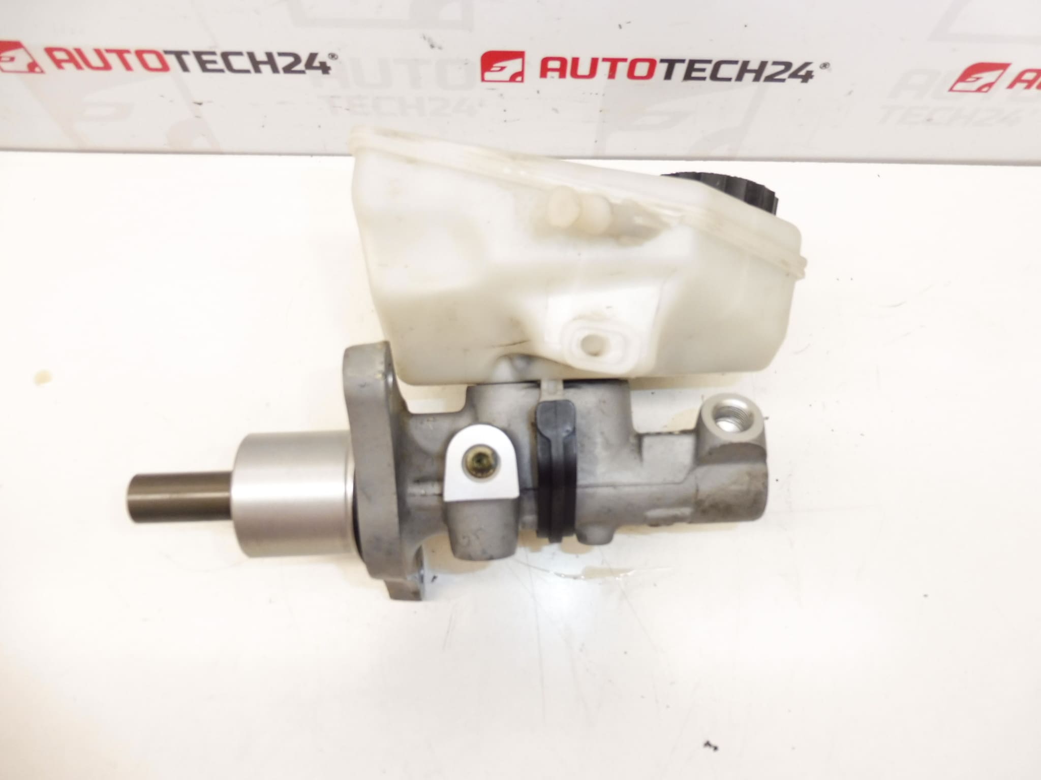 Master brake cylinder Bosch Citroën Peugeot 9467533880 4601T0