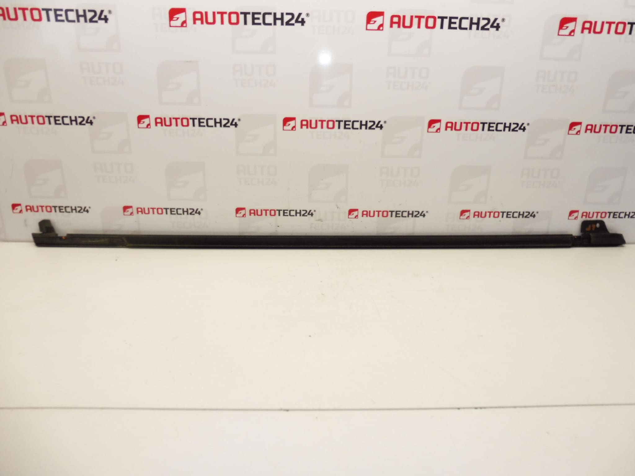 CHROME strip for left front door Citroen C4 Picasso 9334P7