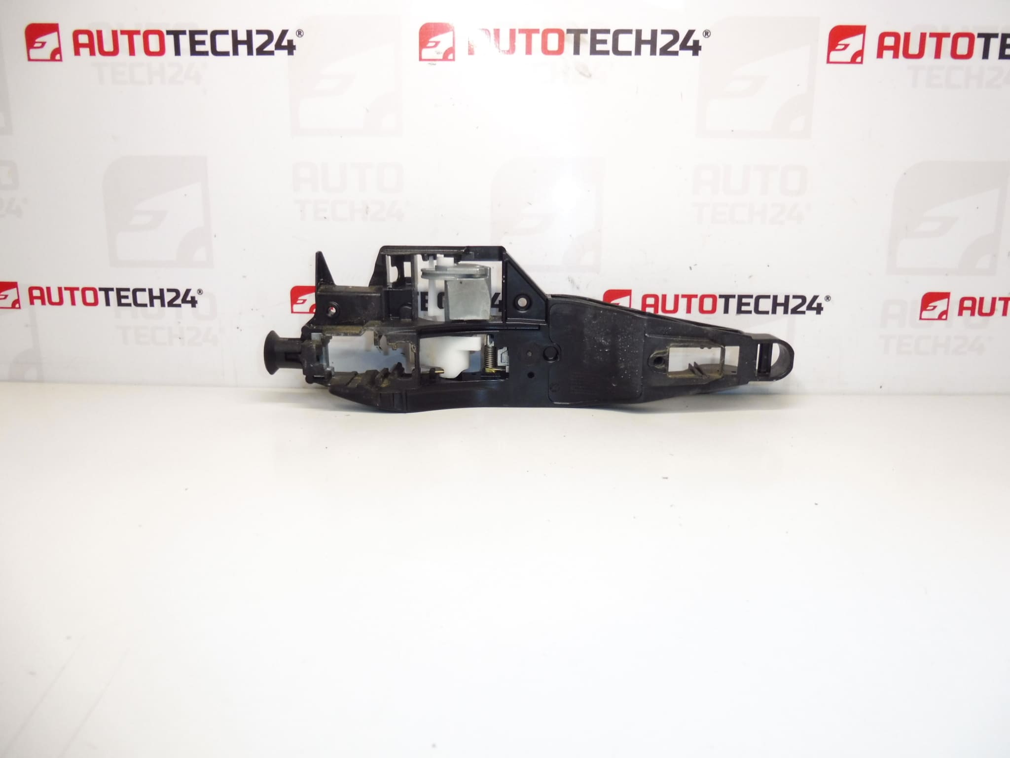 Citroën C3 Picasso right rear door handle fixing 9109E7