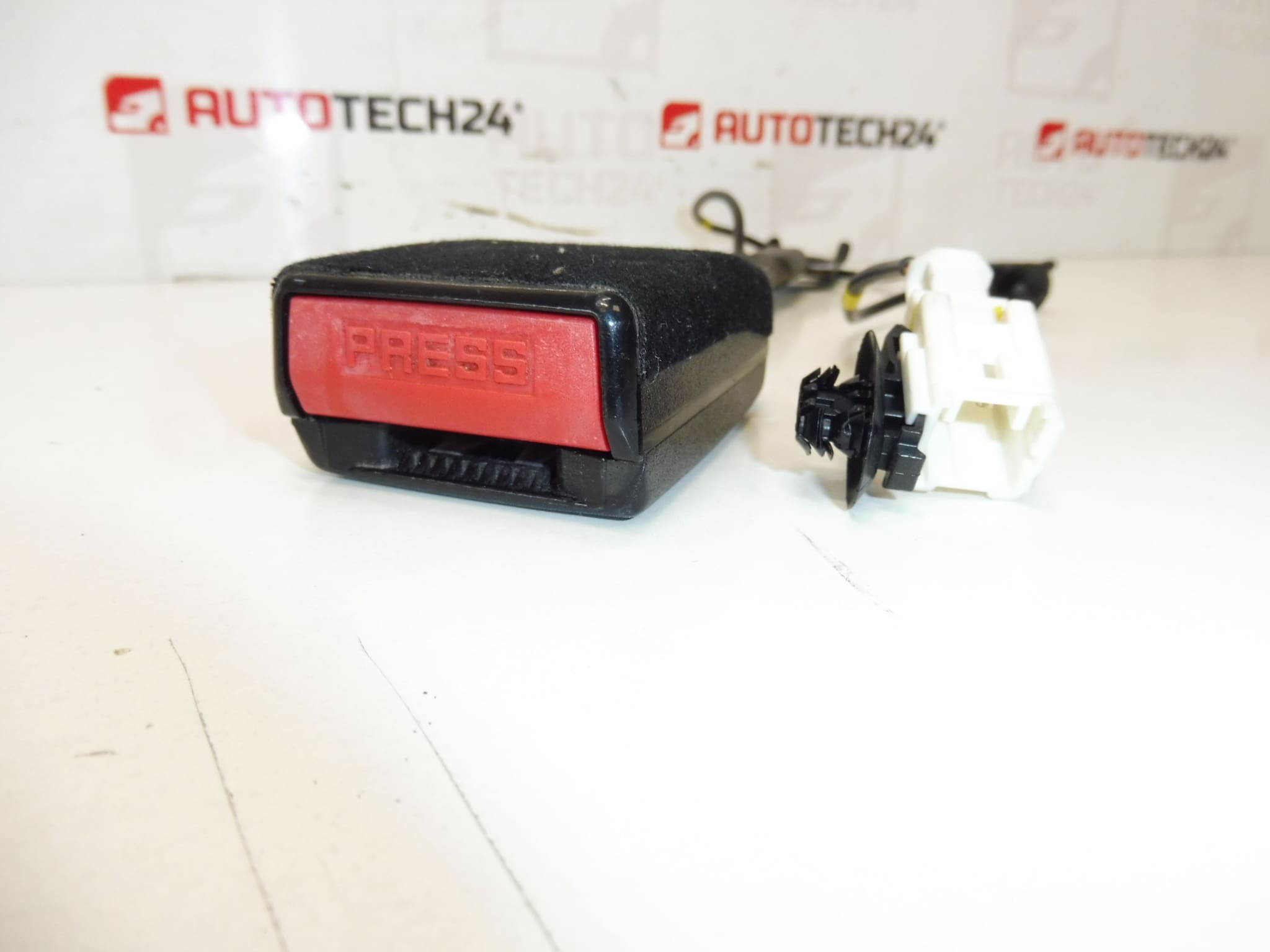 Seat Belt Lock Bracket Peugeot 308 8975K9 - Image 2