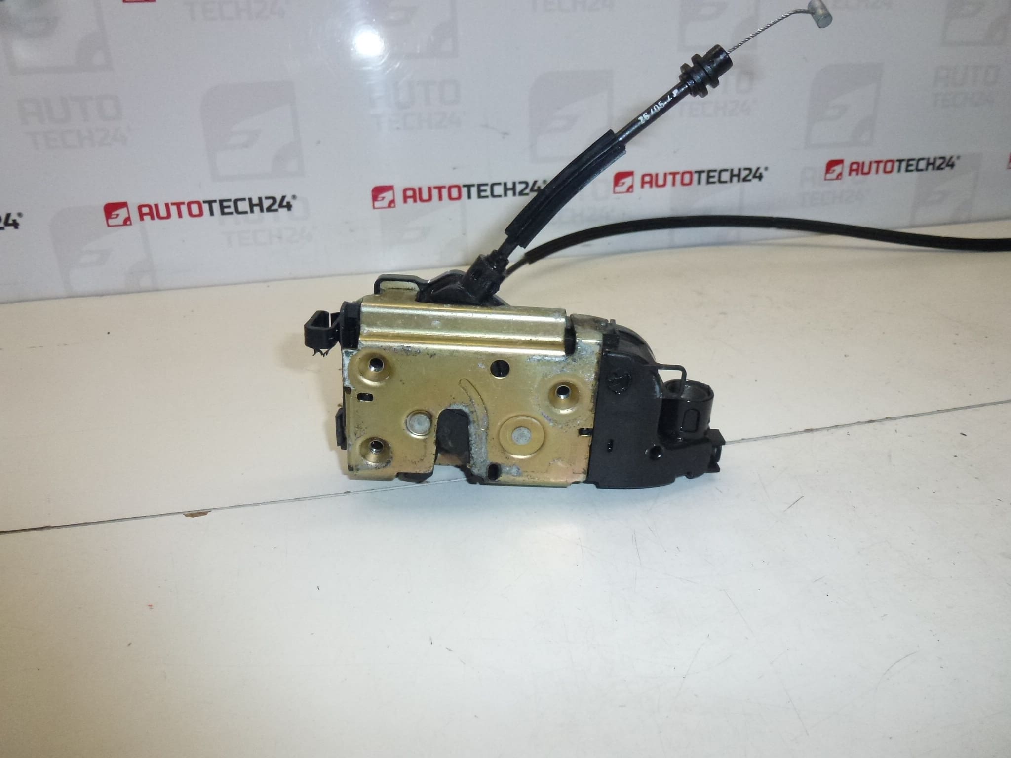 Left door lock Peugeot 307CC 52229880 9135P5