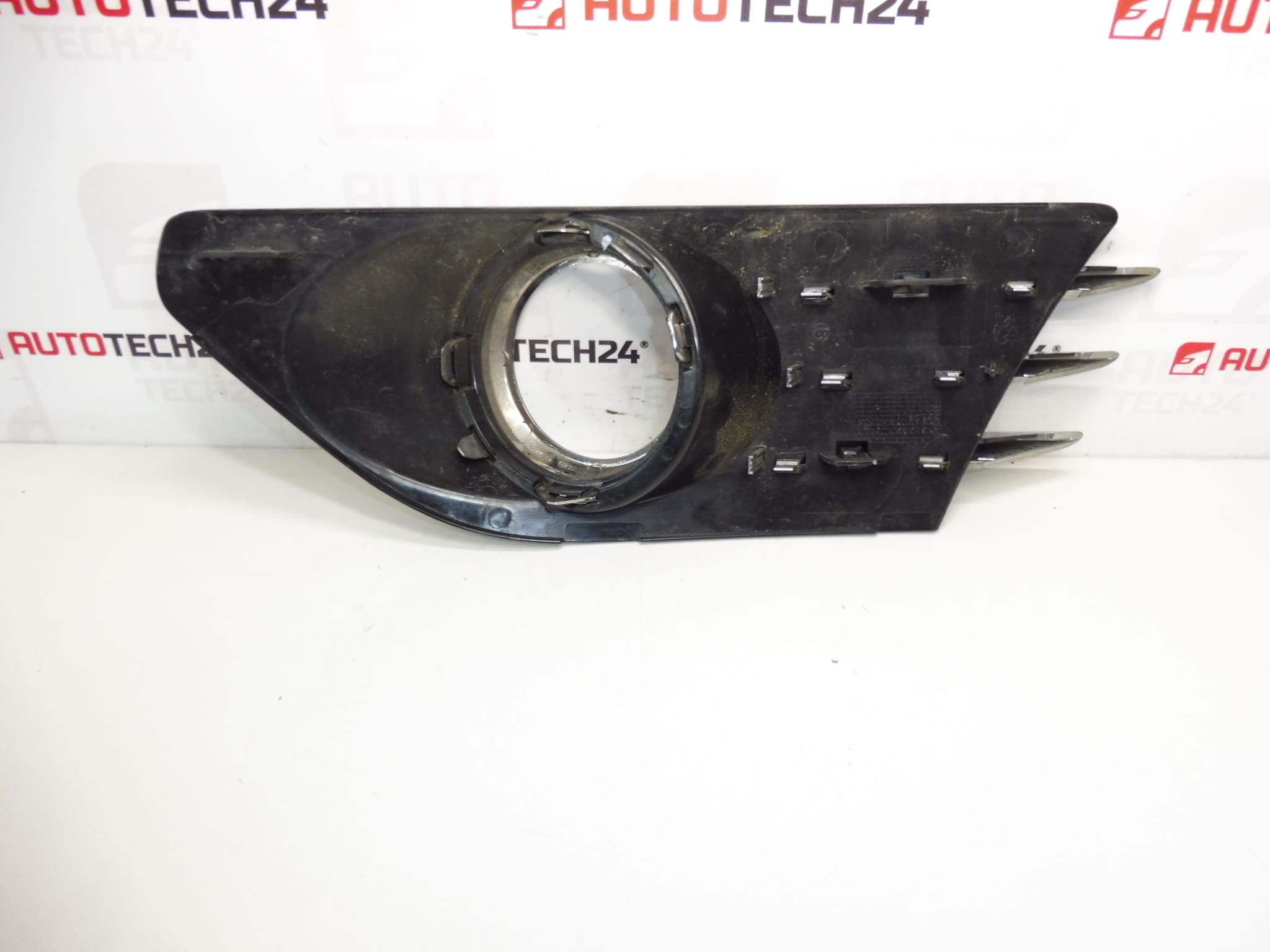 Right Fog Light Frame Peugeot 5008 021303 745306 - Image 2