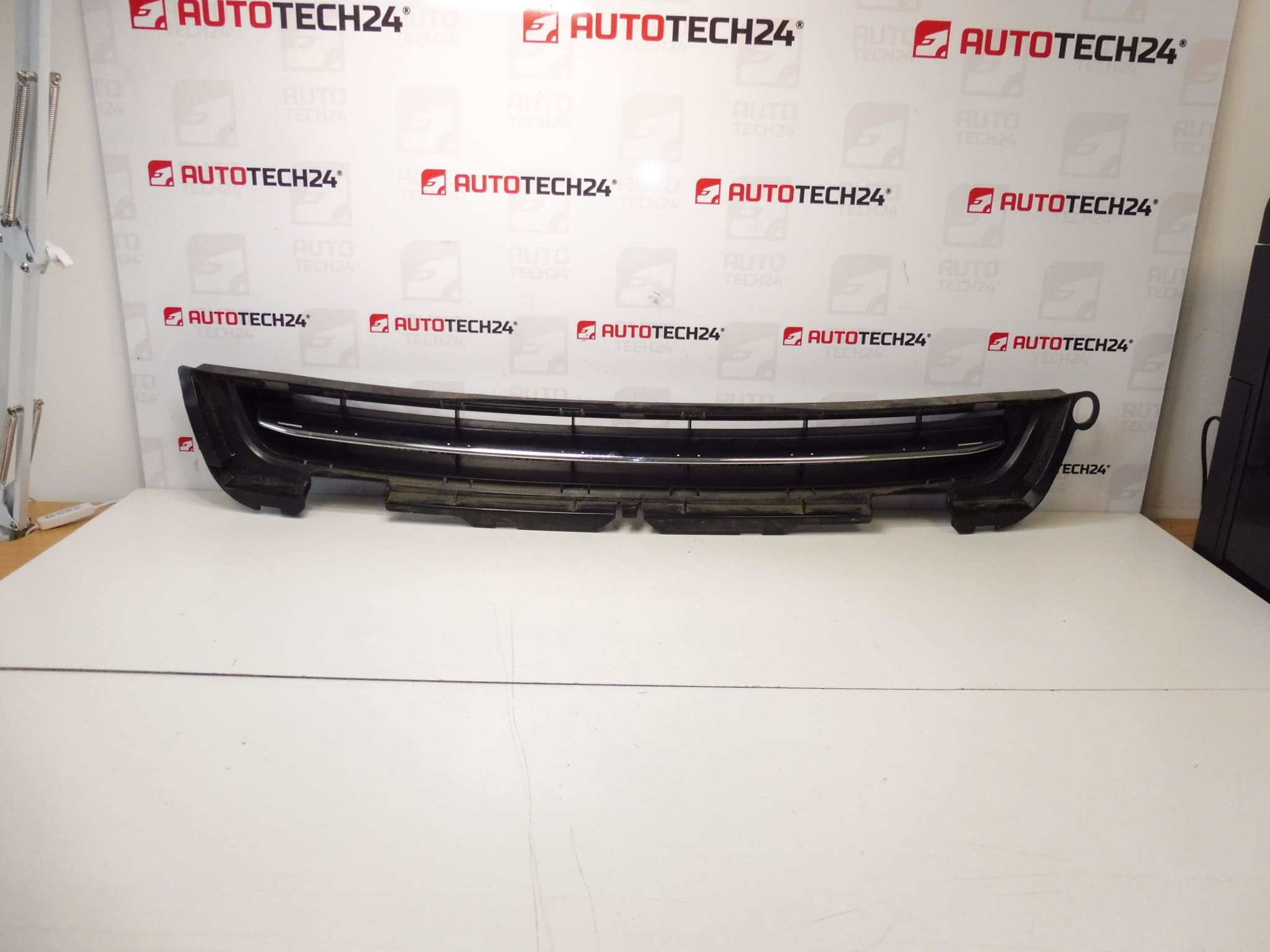 Peugeot 5008 front bumper grill 9686182777 7422H7