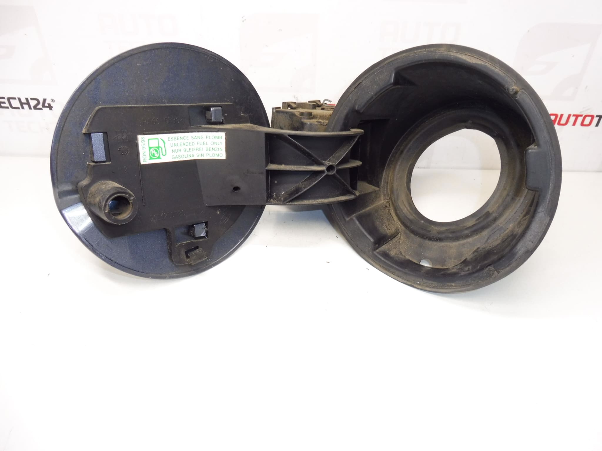 Fuel Cap Cover Peugeot 1007 9645935580 1517C3 151882 - Image 2