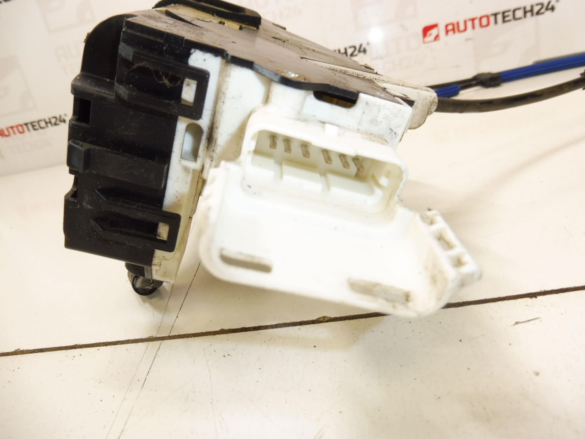 Driver Door Lock Peugeot 1007 9681334380 9660701180 9135AE - Image 2