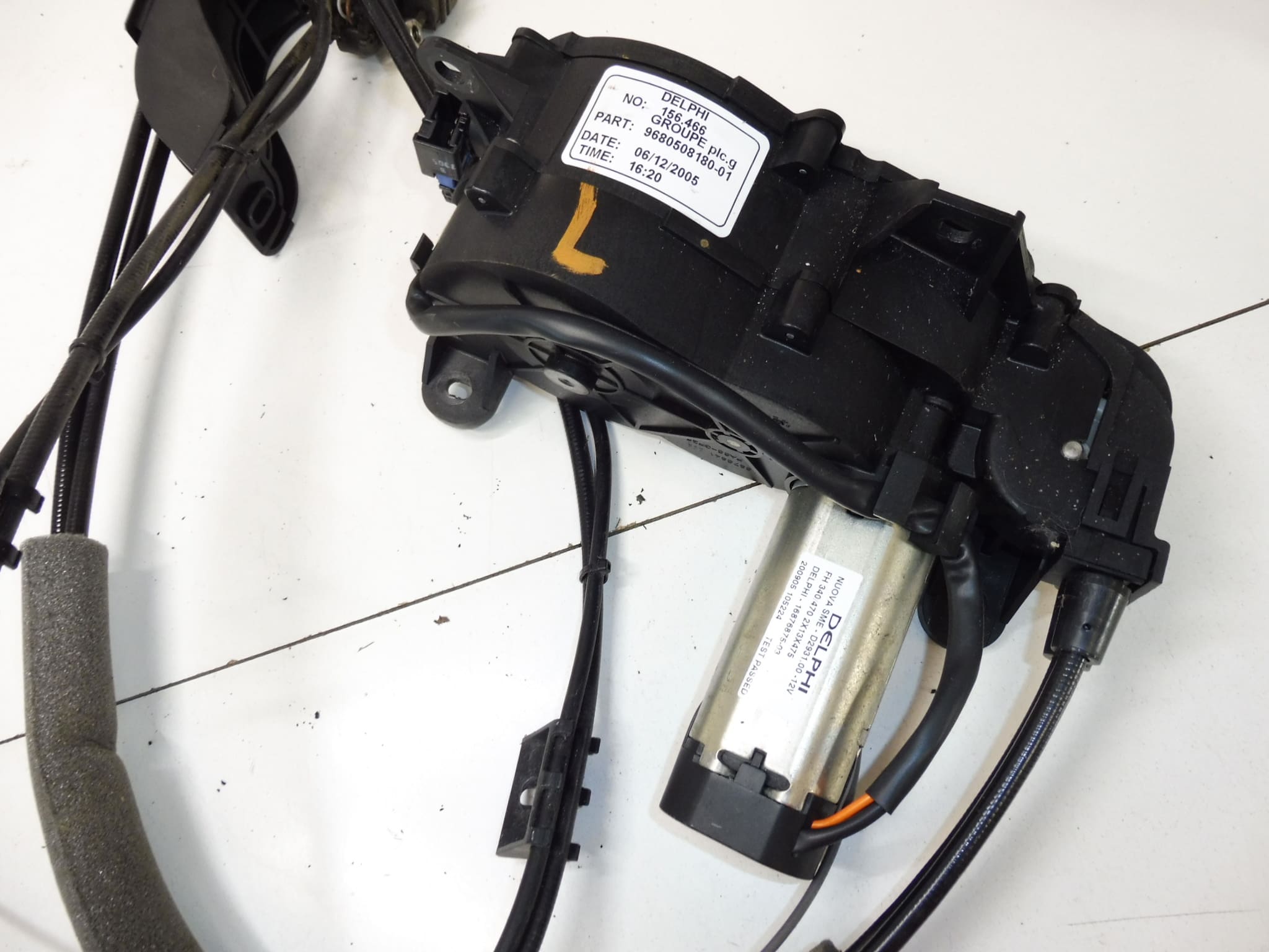 Electric Door Actuator Peugeot 1007 9680508180 9137C1 9137A9 - Image 2