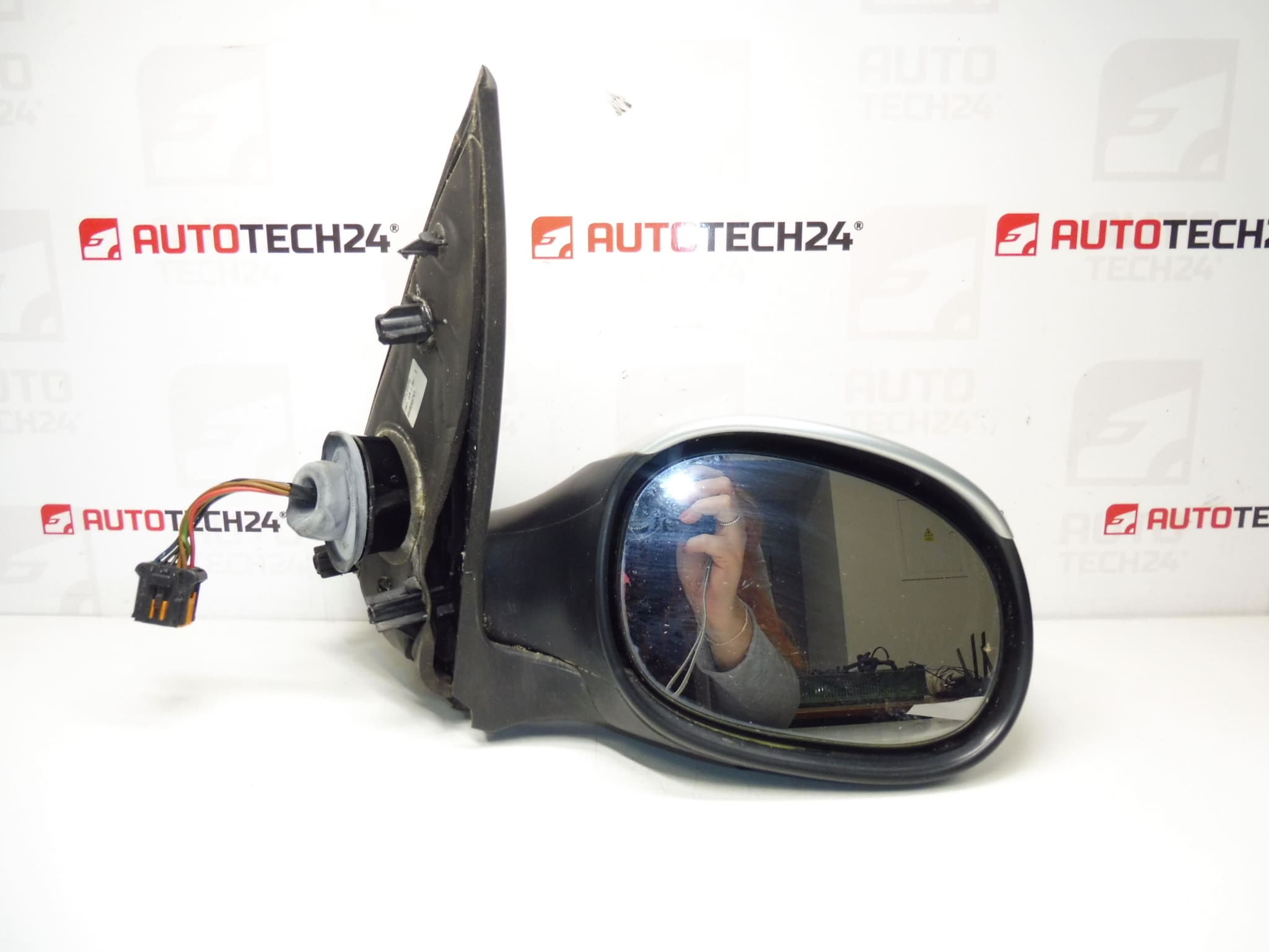 Right-hand electric wing mirror for Peugeot 206 - Part No. 96480957XT, 8149KN - Image 2