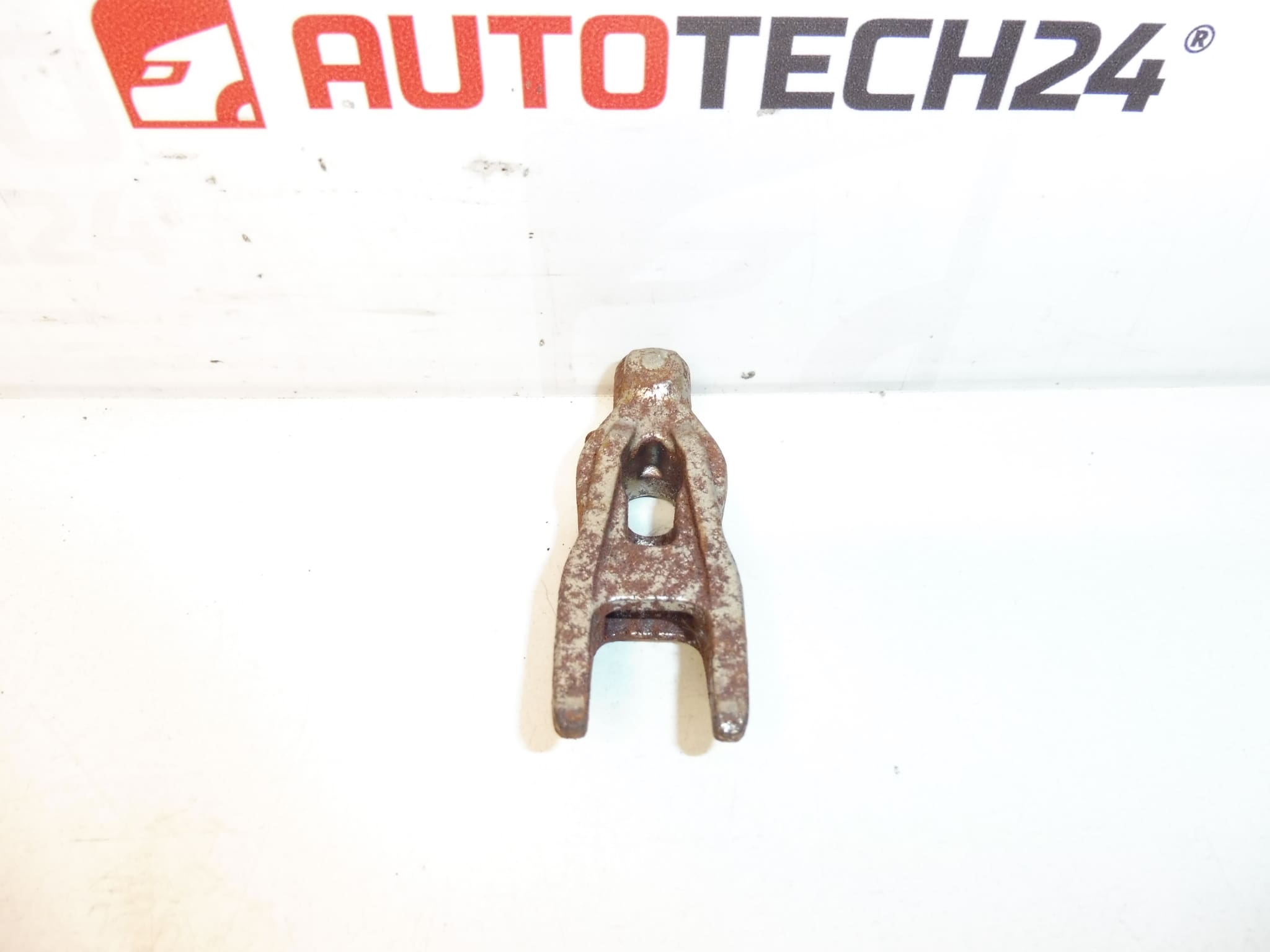 Injector Holder Mounting Fork Bosch 1.5 HDI 9811760780 - Image 2