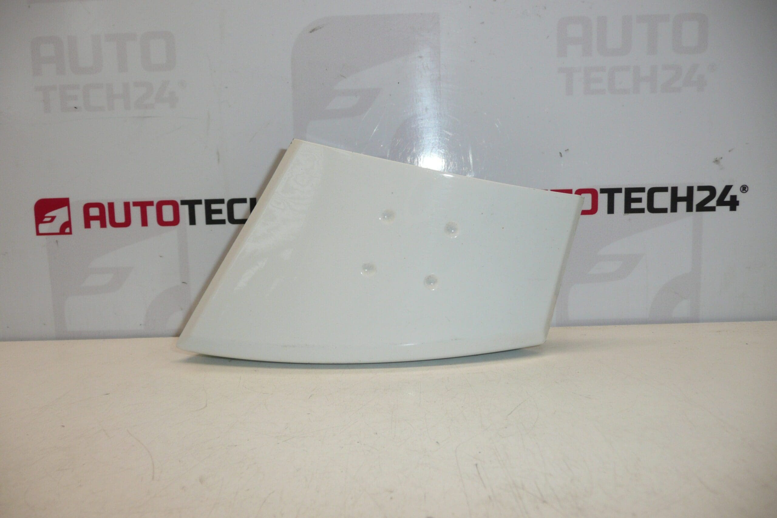 Inner right handle Citroën C1 Peugeot 107 white 74645-0H010 74641-0H010