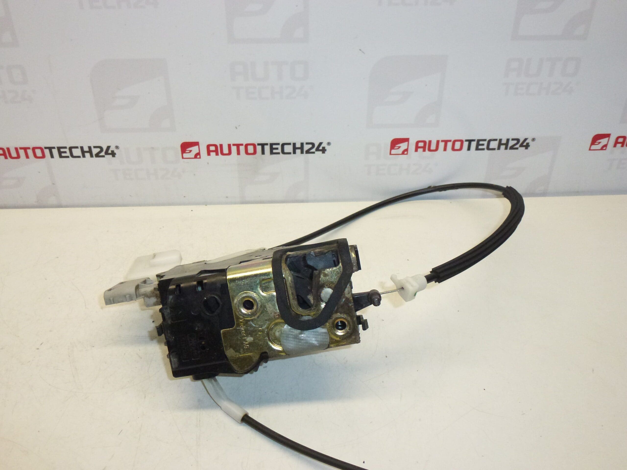 Right front door lock Peugeot 407 9656633180 9136CL