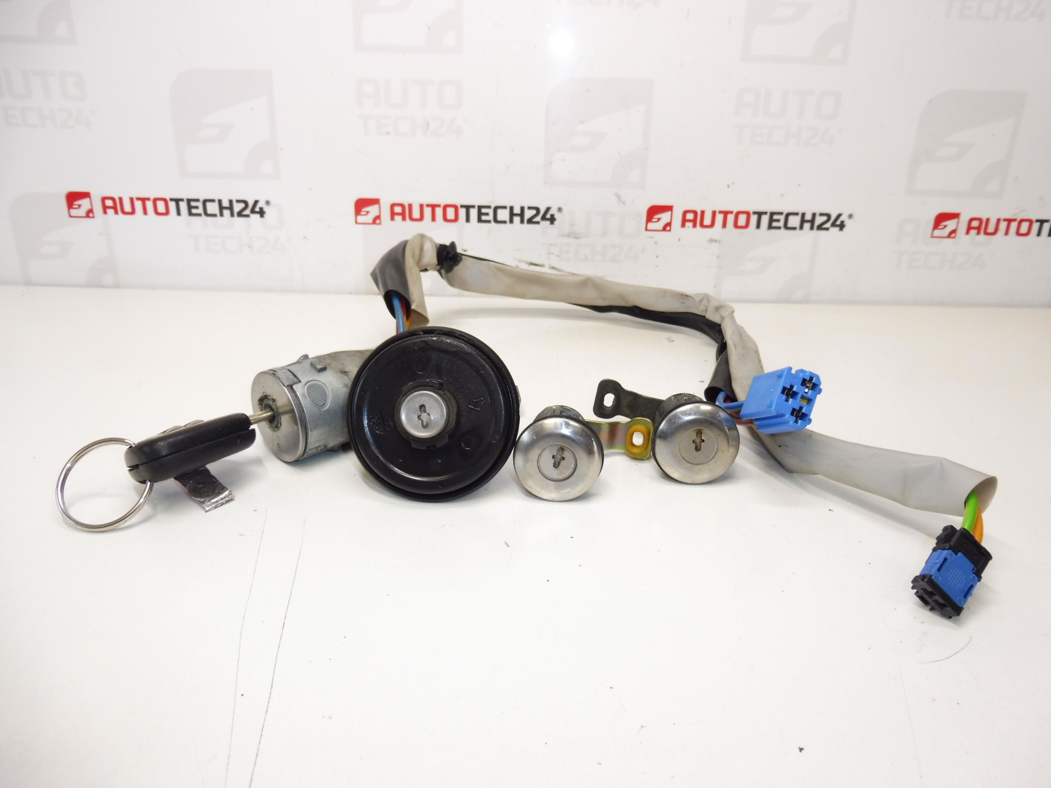 Key and lock set Citroën Berlingo II 4162CF 4162CH