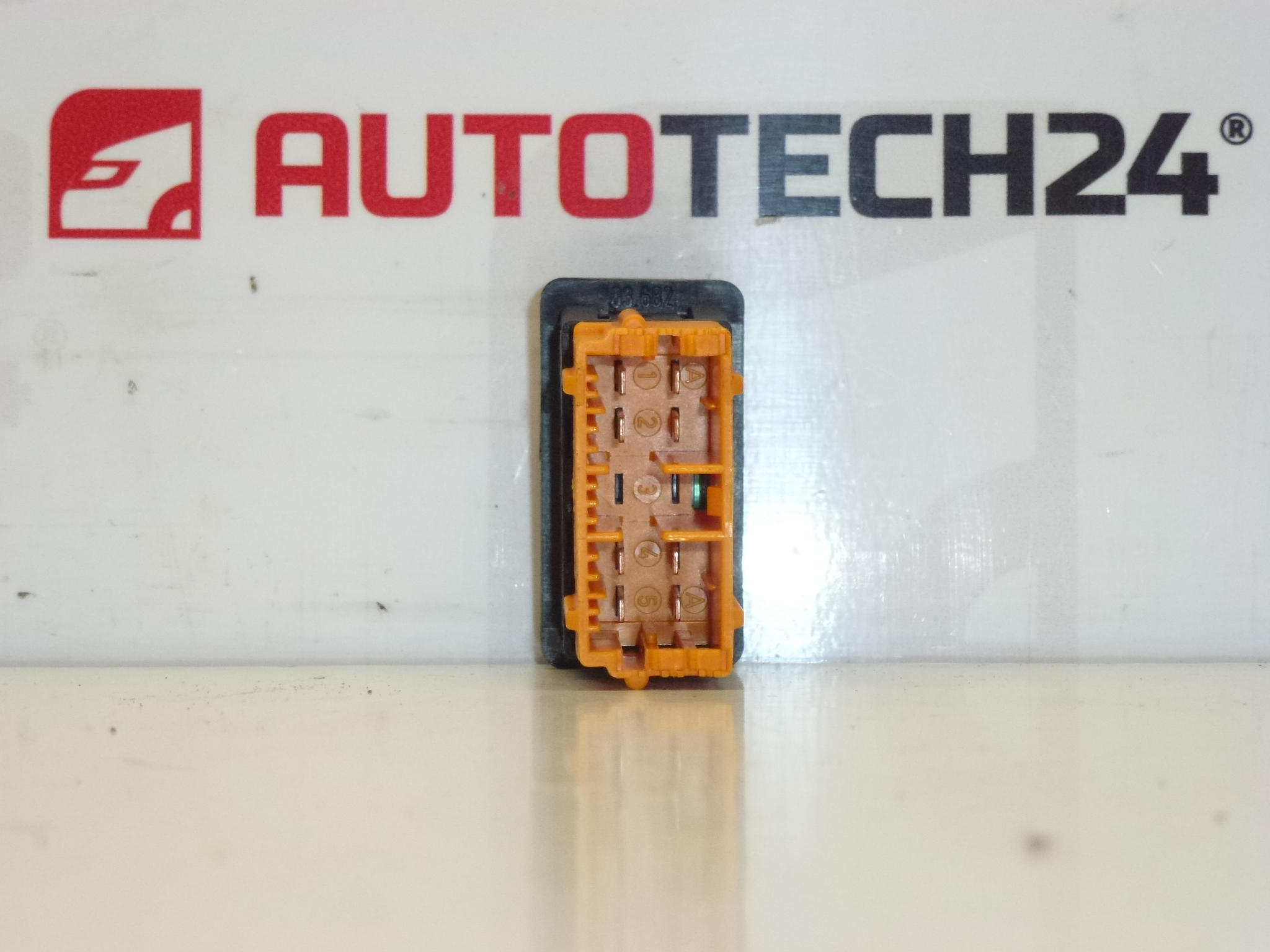 Citroën Xsara Picasso Window Control 6554E1