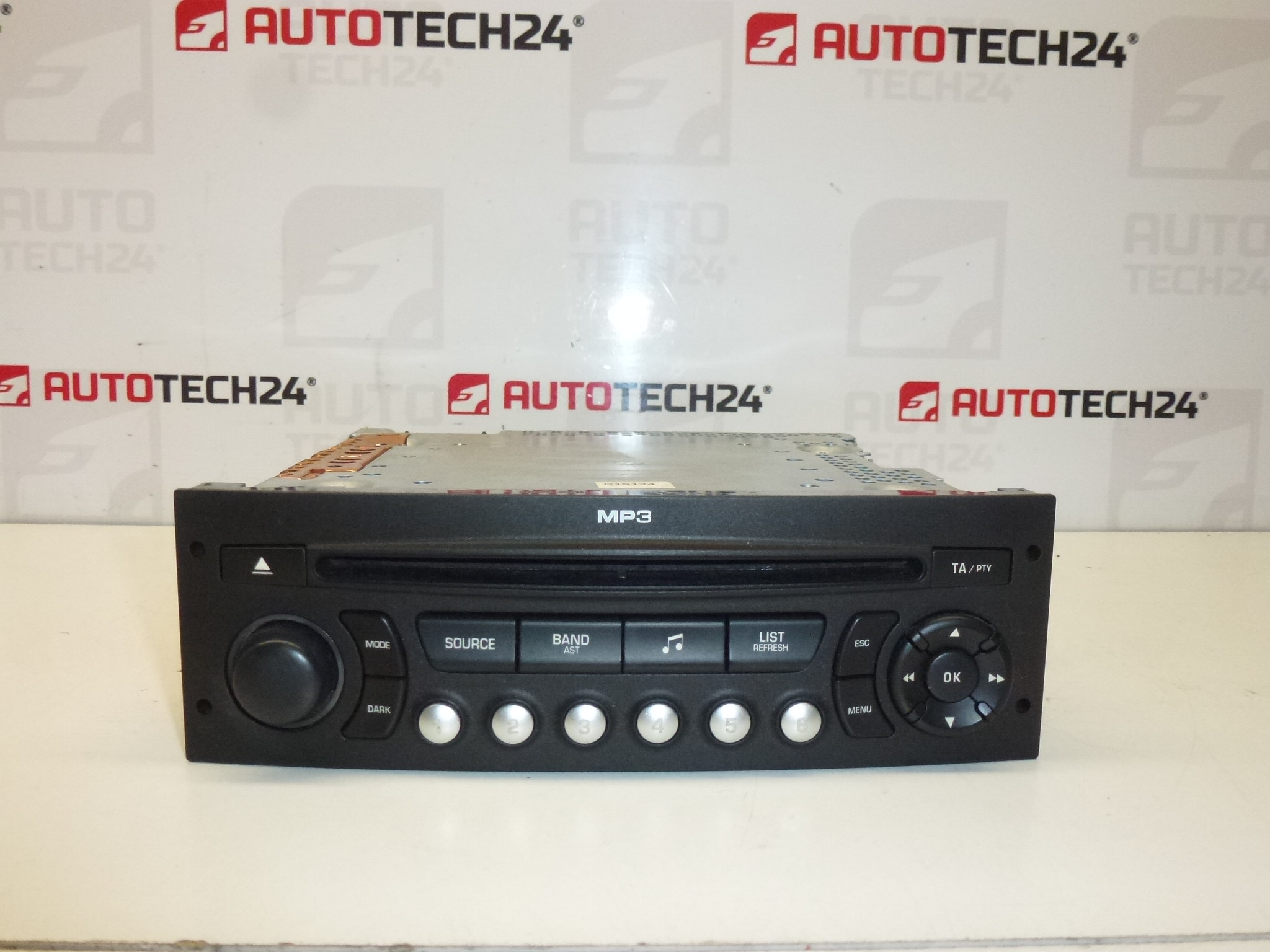 Car radio with CD MP3 Citroën Peugeot 96643698XT 657919