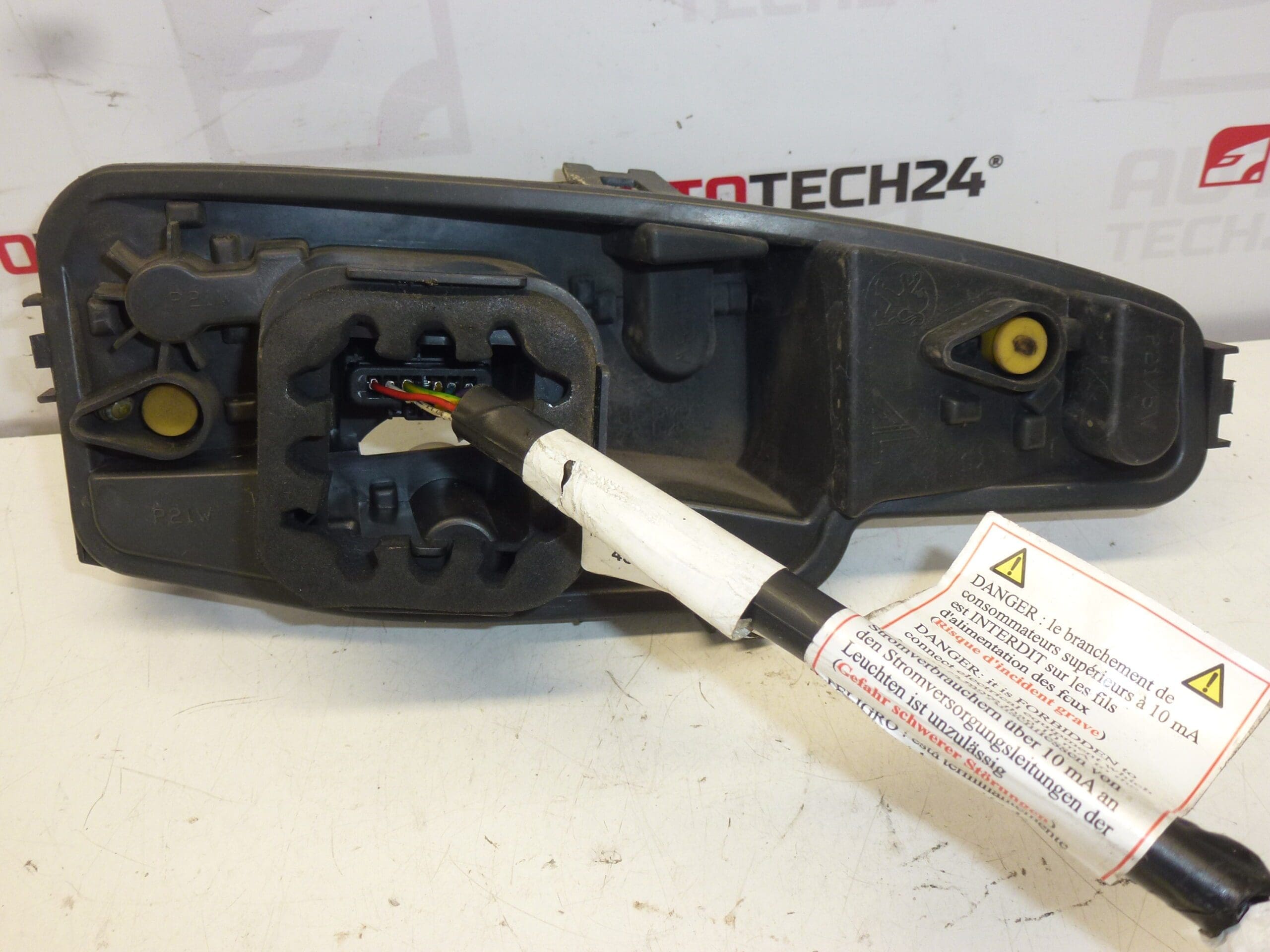 Rear left taillight socket with wiring harness for Peugeot 308 SW - Image 2