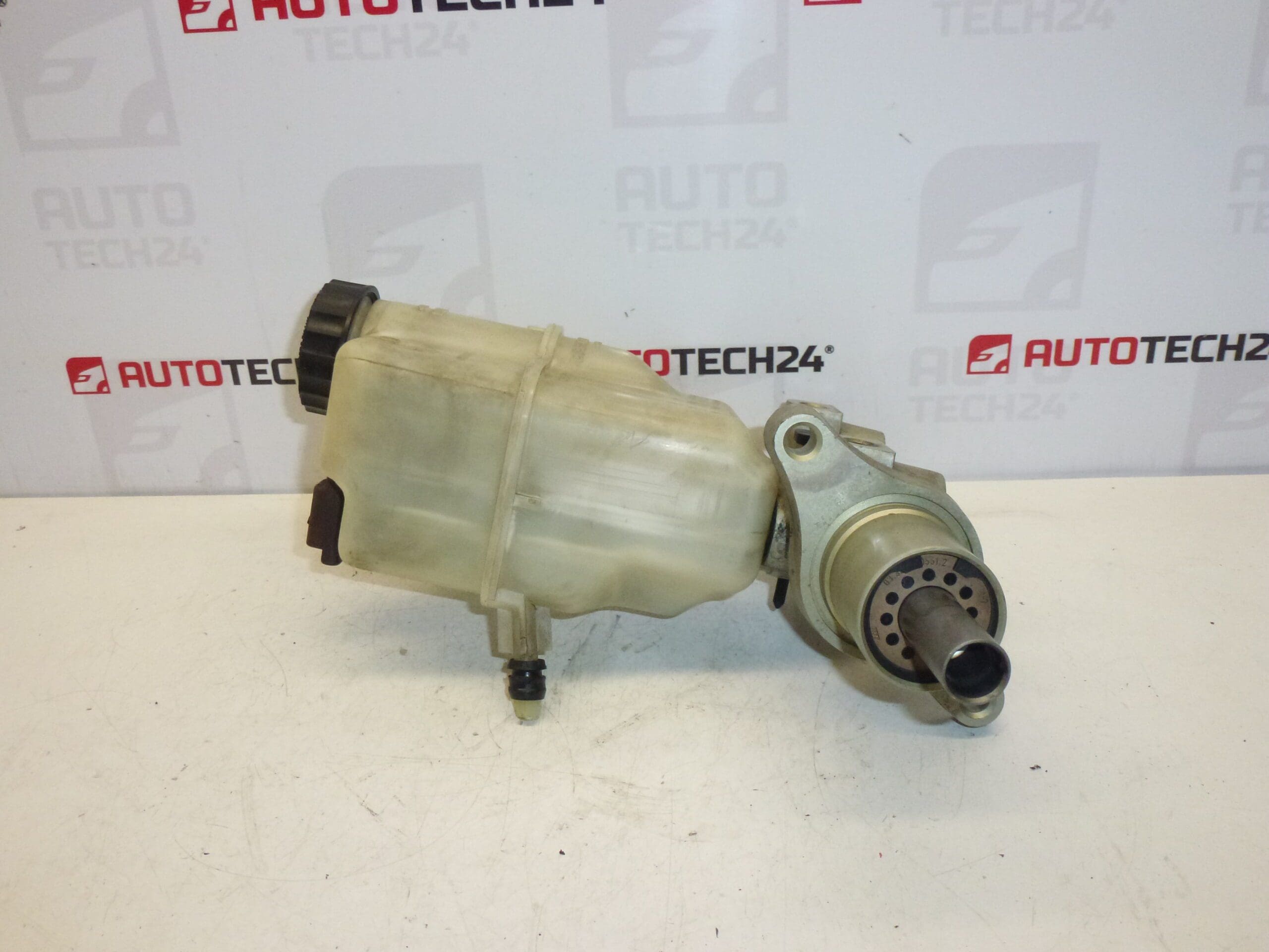 Master brake cylinder Peugeot 407 4601P6