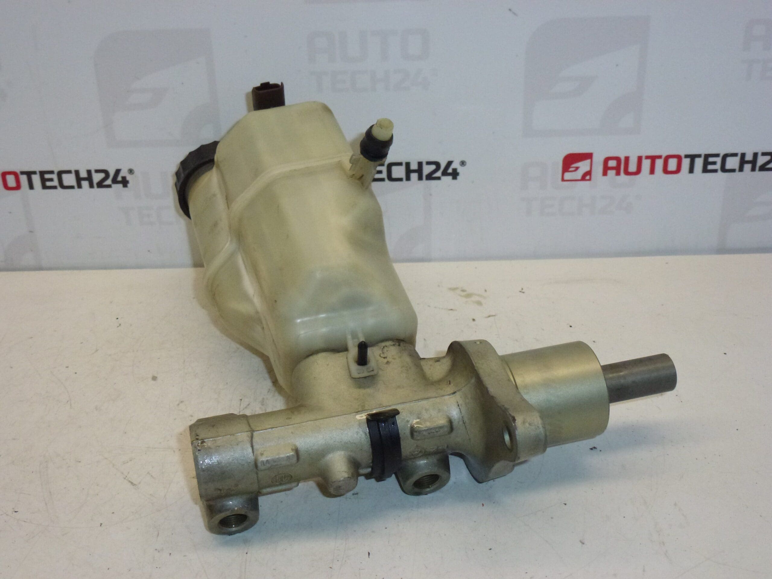 Master brake cylinder Peugeot 407 4601P6