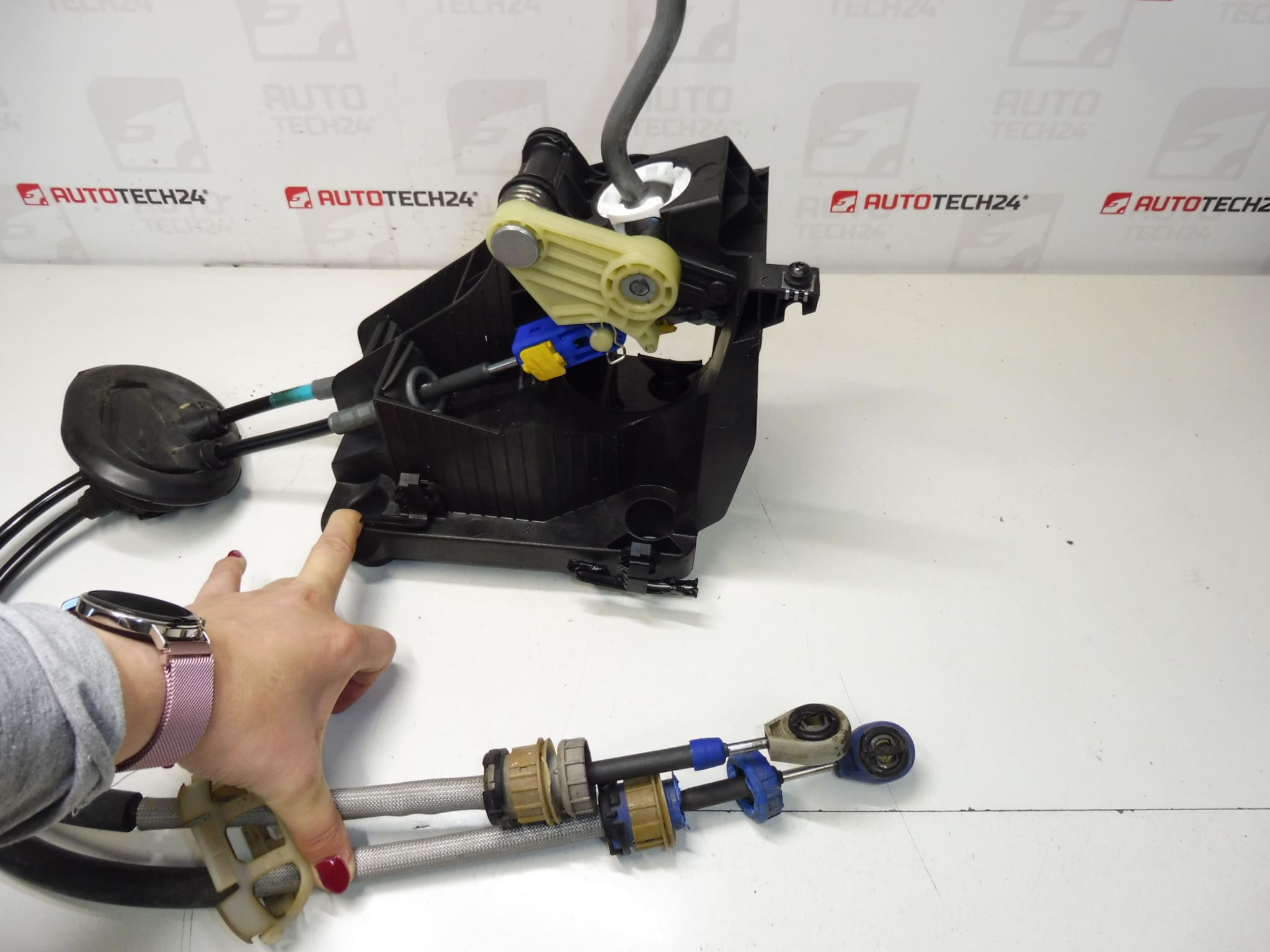 Gear shift lever and cables for Citroën C4 II and DS4 (2400NG) - Image 2