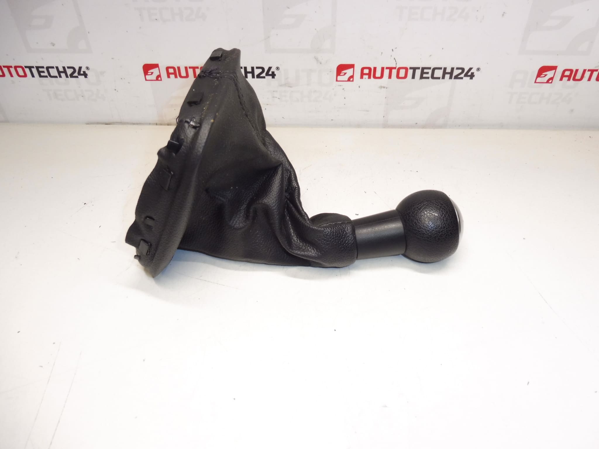 Gear Shift Knob with Shift Boot for Citroën C4 II / DS4 (Part No. 2403FK / 7591SF) - Image 2