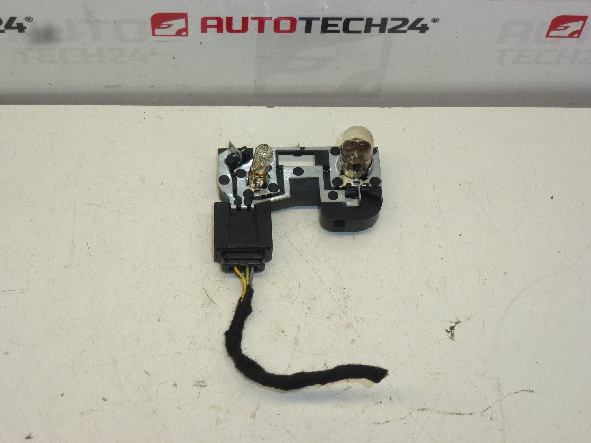 Socket for rear left light interior Citroën C5 X7 sedan 6351EX