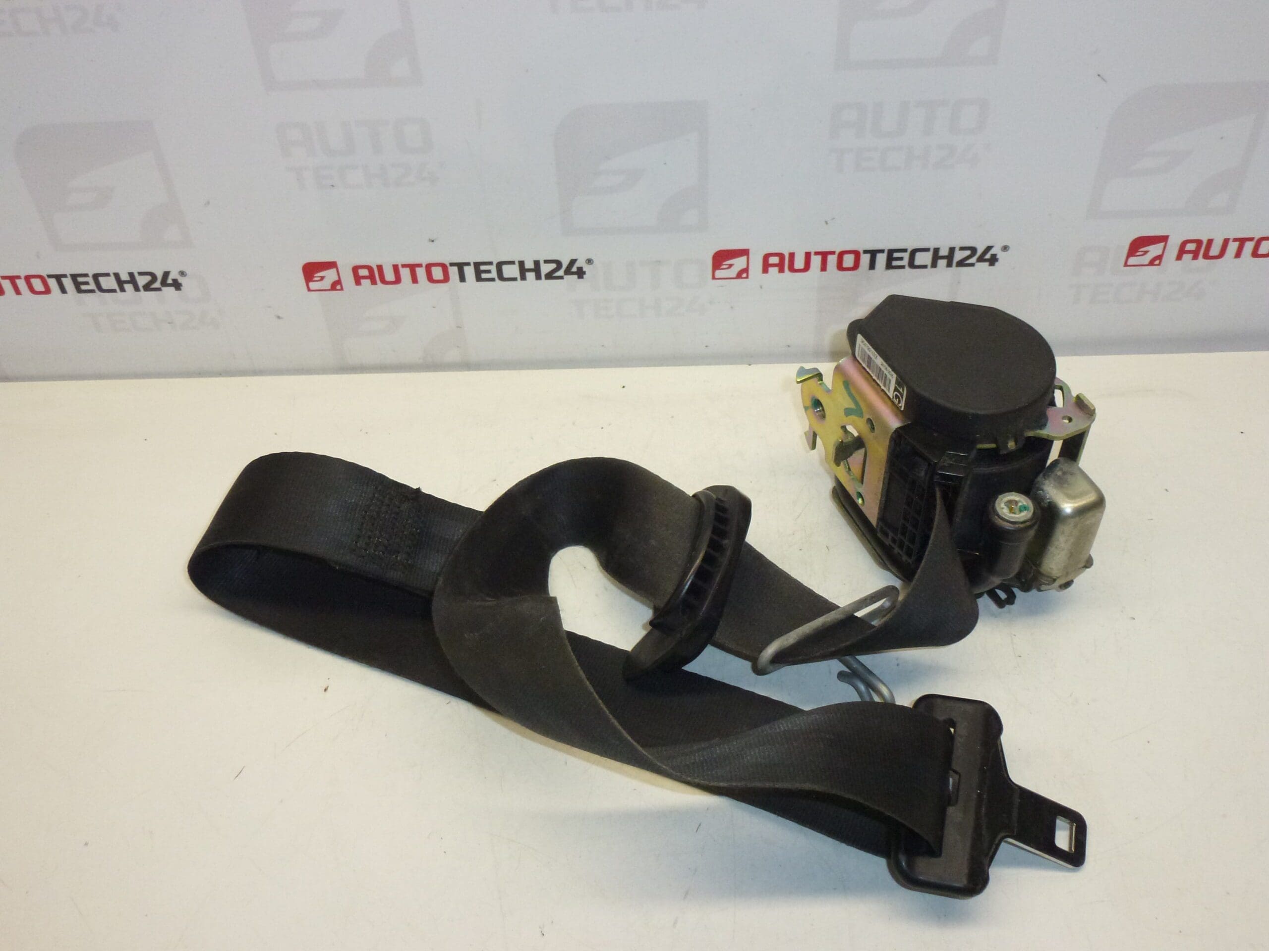 Used driver-side pyrotechnic seat belt pretensioner for Citroën C4 3-door, part number 96479910XX (8974KV) - Image 2