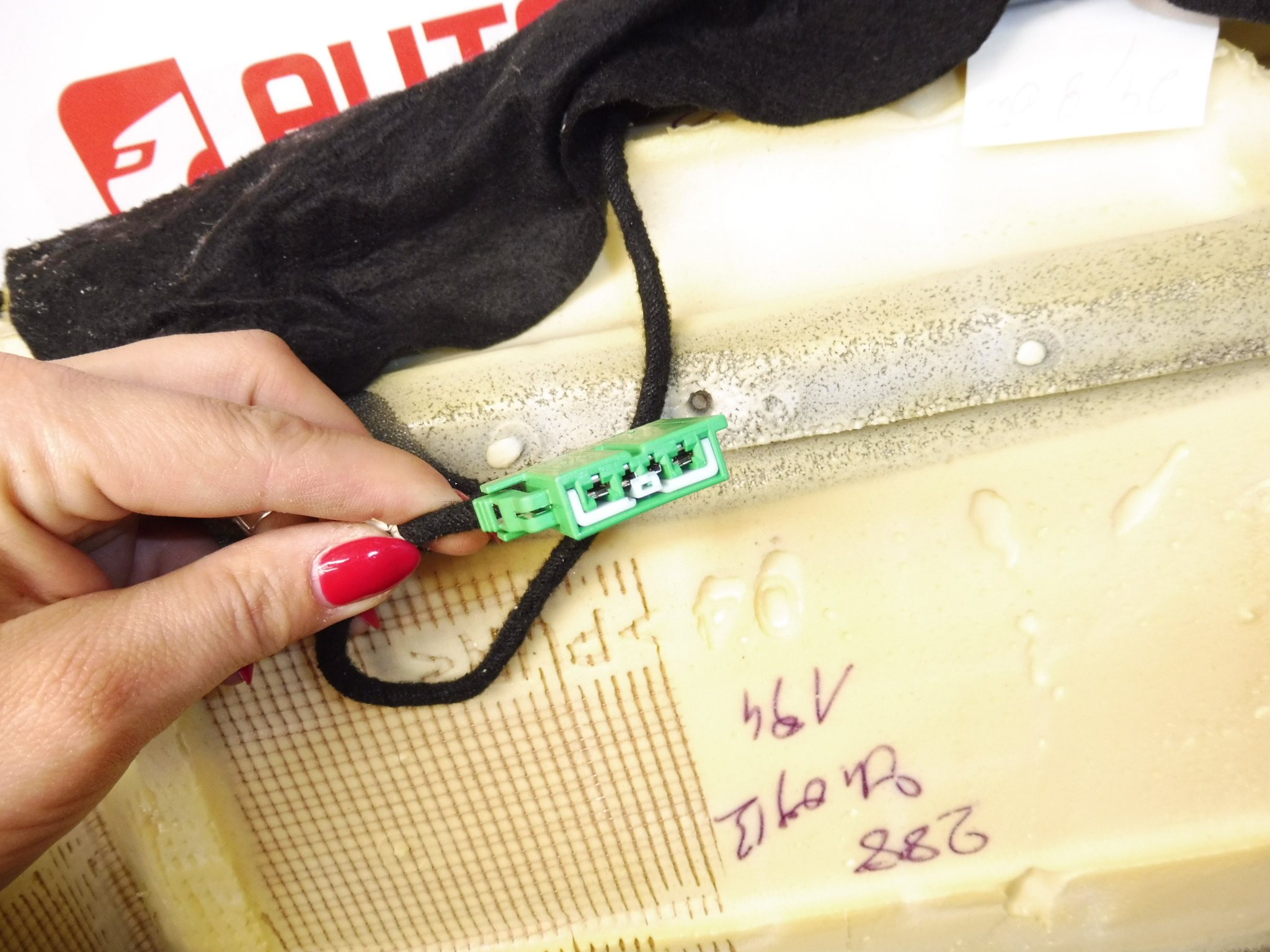 Driver seat cover heated Peugeot 308 16104799EY