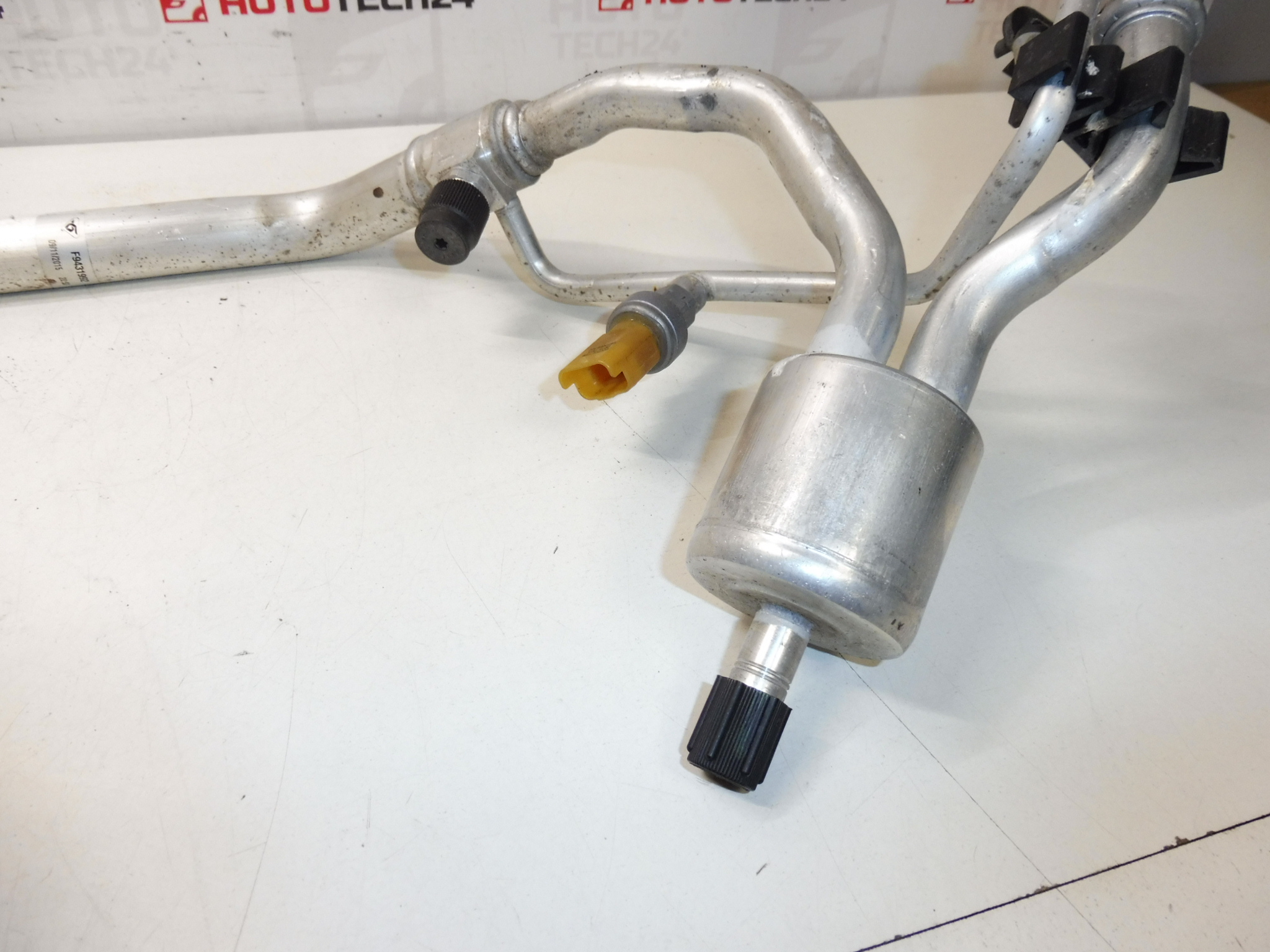 Climate pipe Citroën Peugeot 9800404180