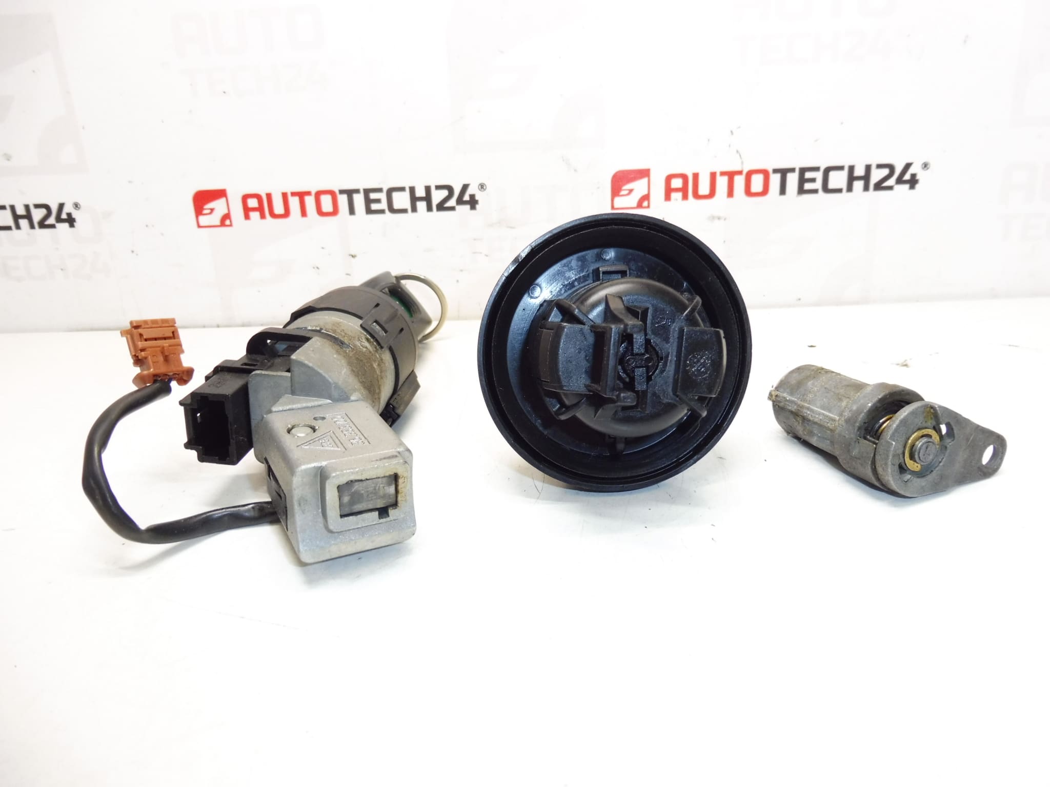 Lock Set With 2 Keys Peugeot 307 4162GA 4162KG - Image 2