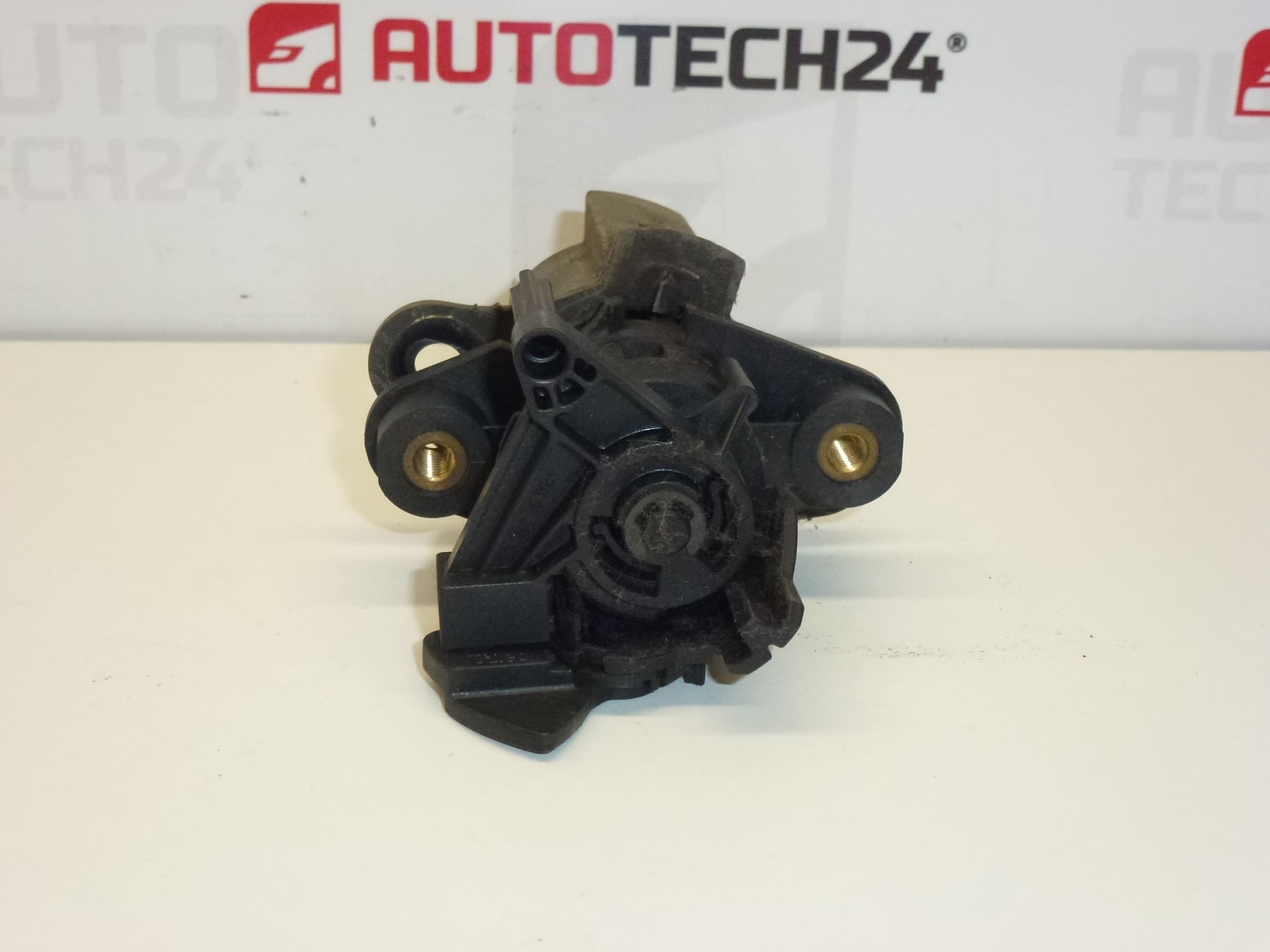 Rear tailgate release button for Citroën C1 / Peugeot 107 – 8726R6, 8726R7 - Image 2