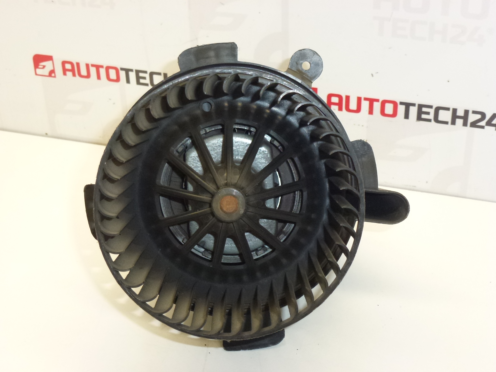 Heater fan BEHR Citroën C4 Peugeot 307 II B9506 6441S6