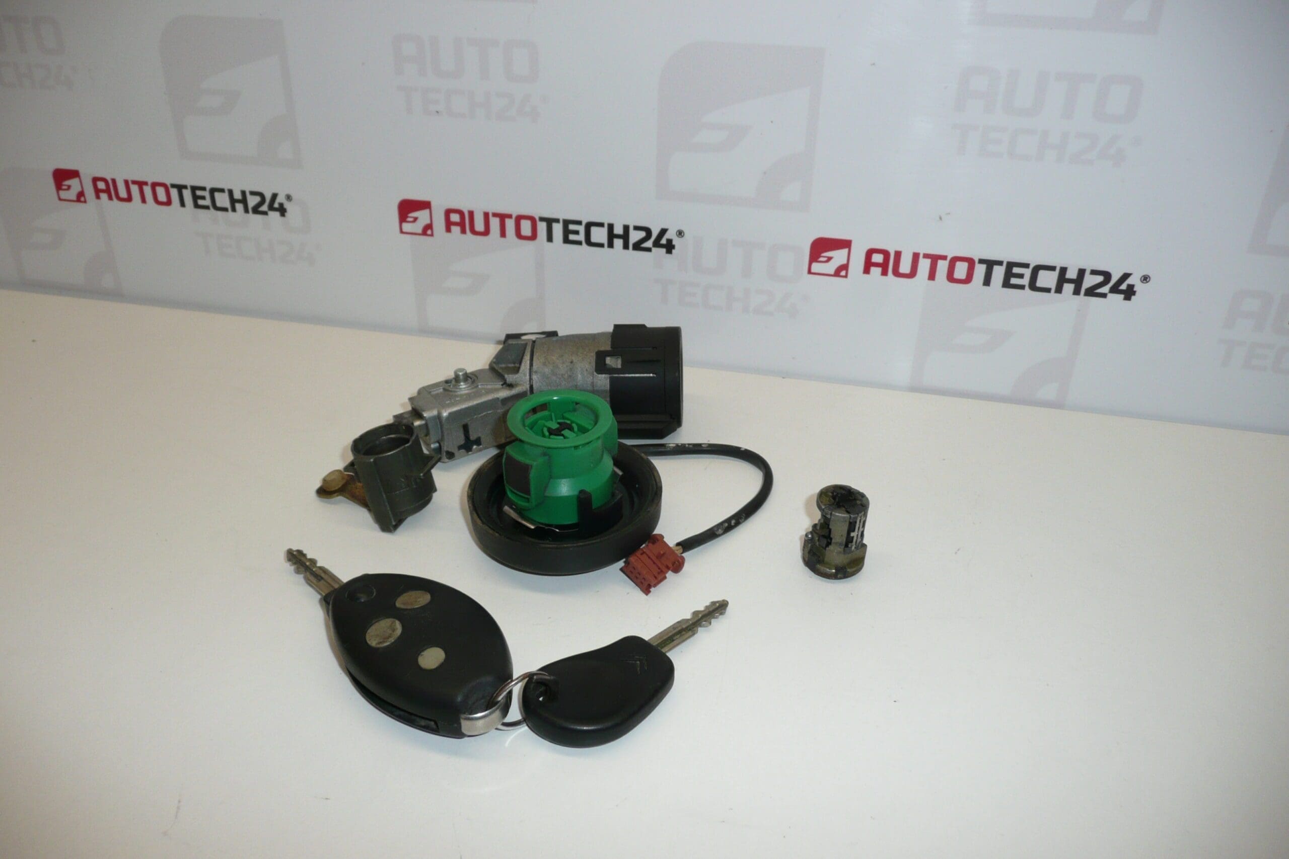 Lock set with 2 keys for Citroën C5 2005-2007 (4162HE) - Image 2