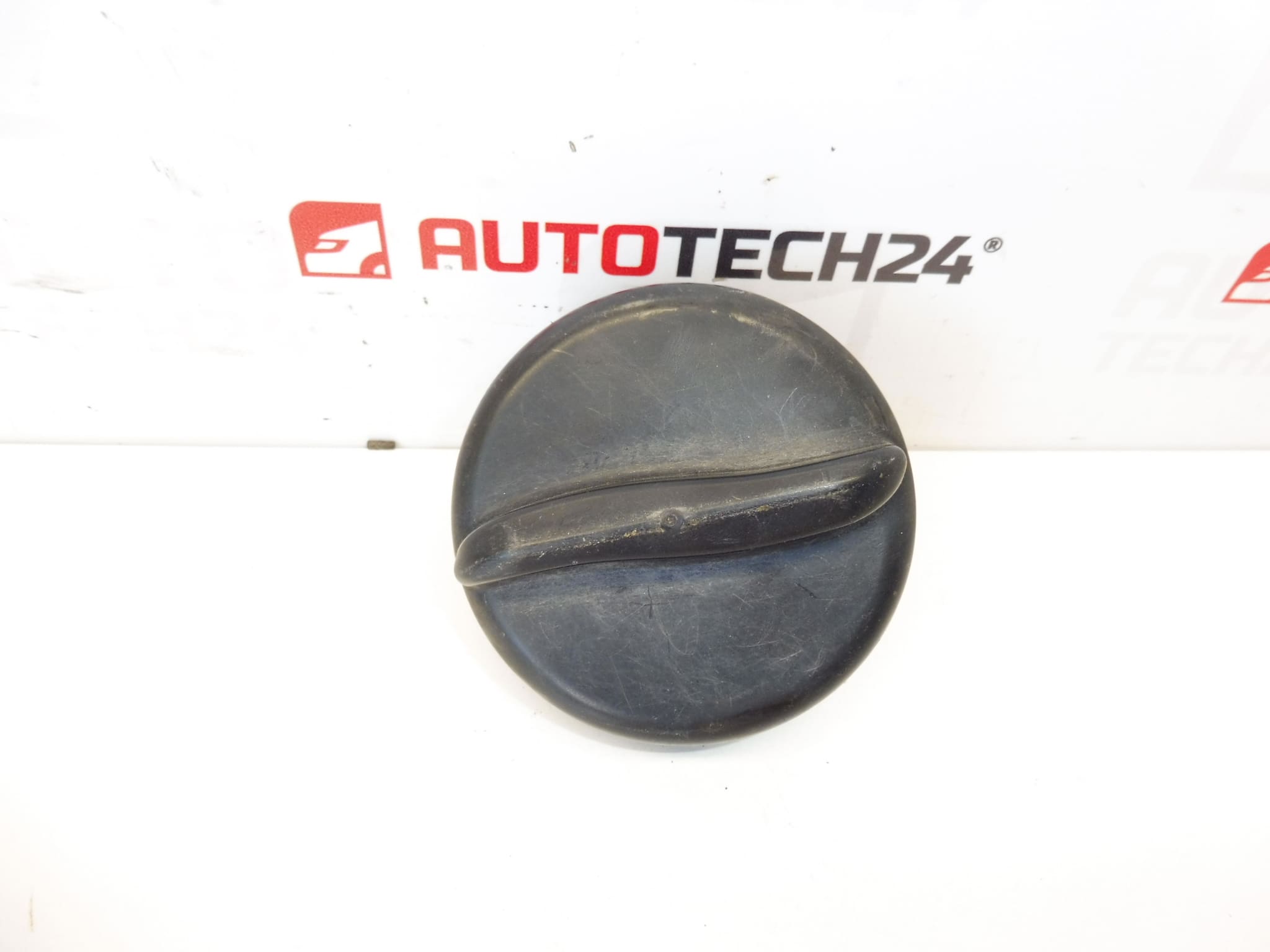 Peugeot 607 1508E8 tank cap