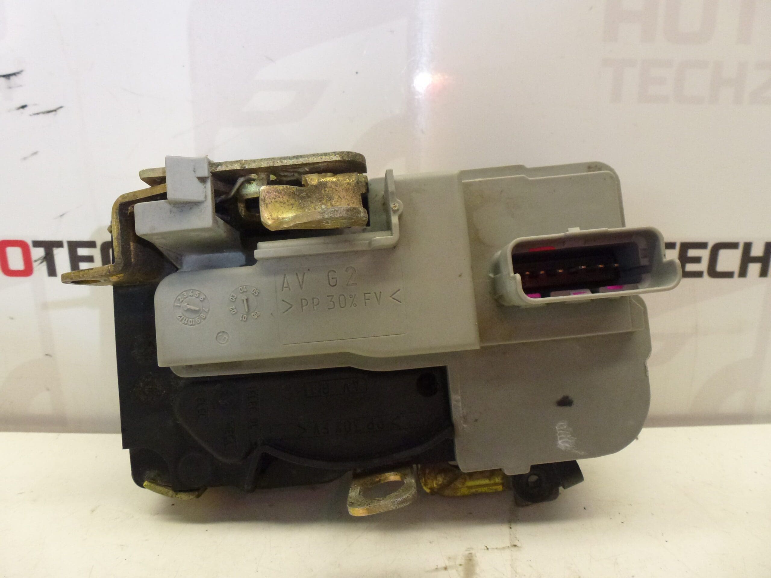 Left Front Door Lock Peugeot 206 9135H3 - Image 2
