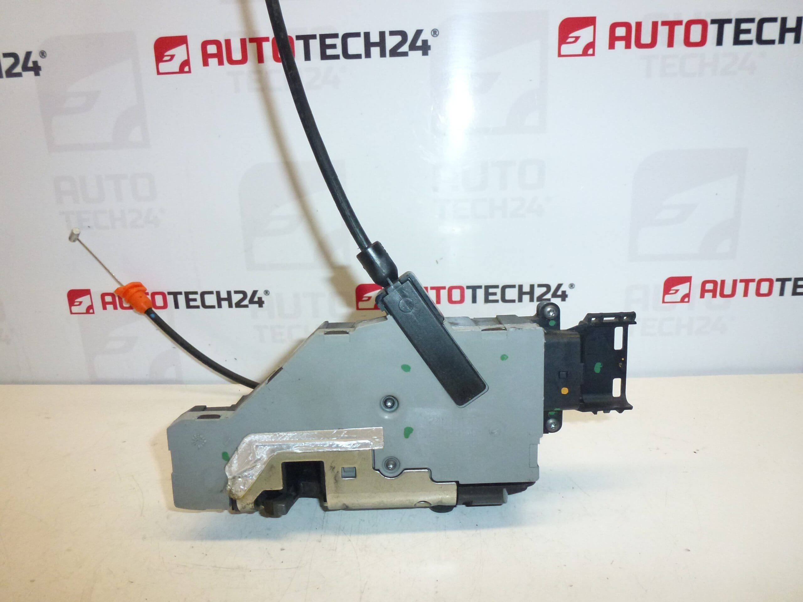 Used left rear electric door lock (part no. 9137H1) for Citroën C4 Grand Picasso - Image 2