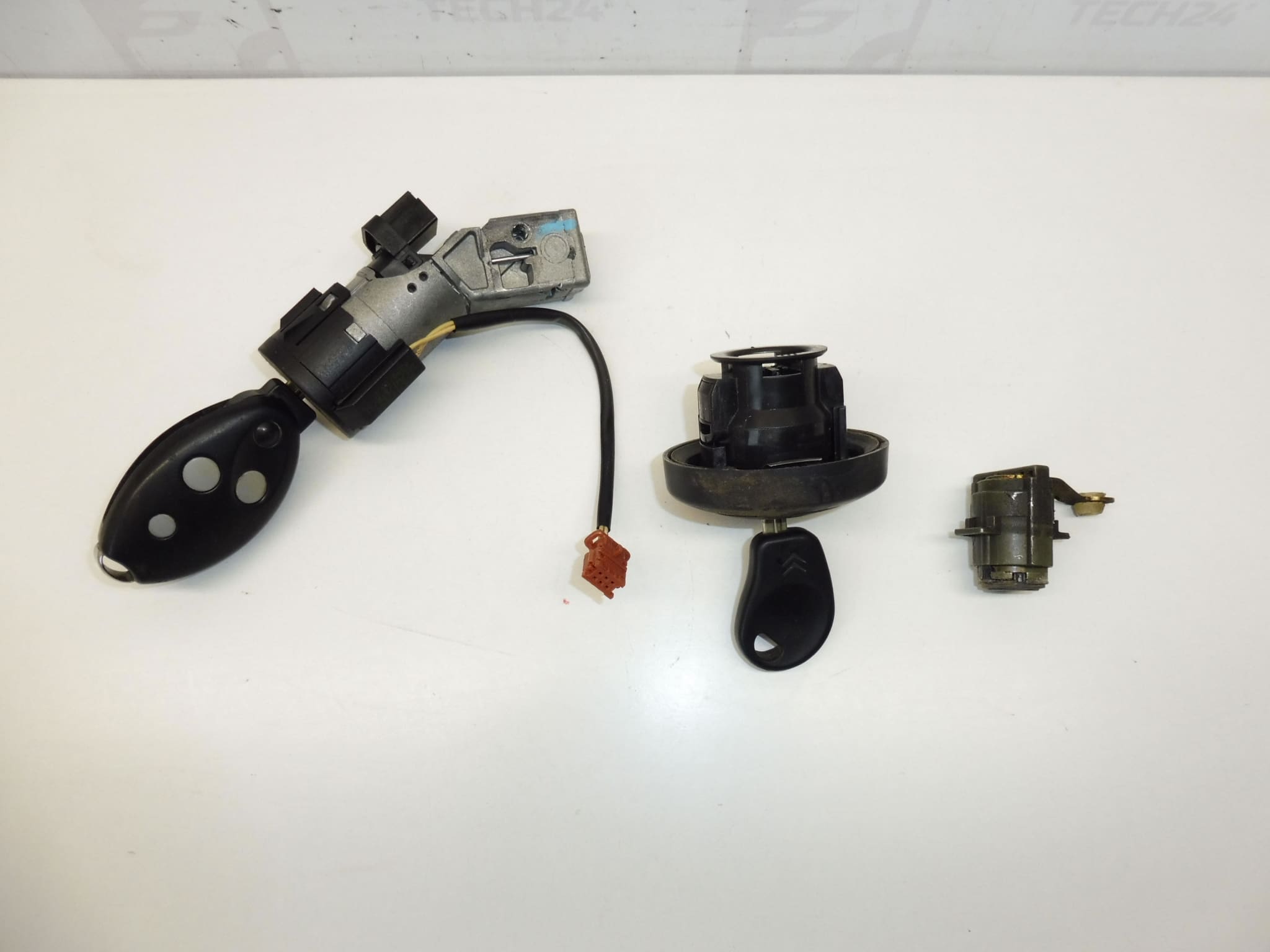 Lock set with 2 keys for Citroën C5 (2005-2007) 4162HE - Image 2