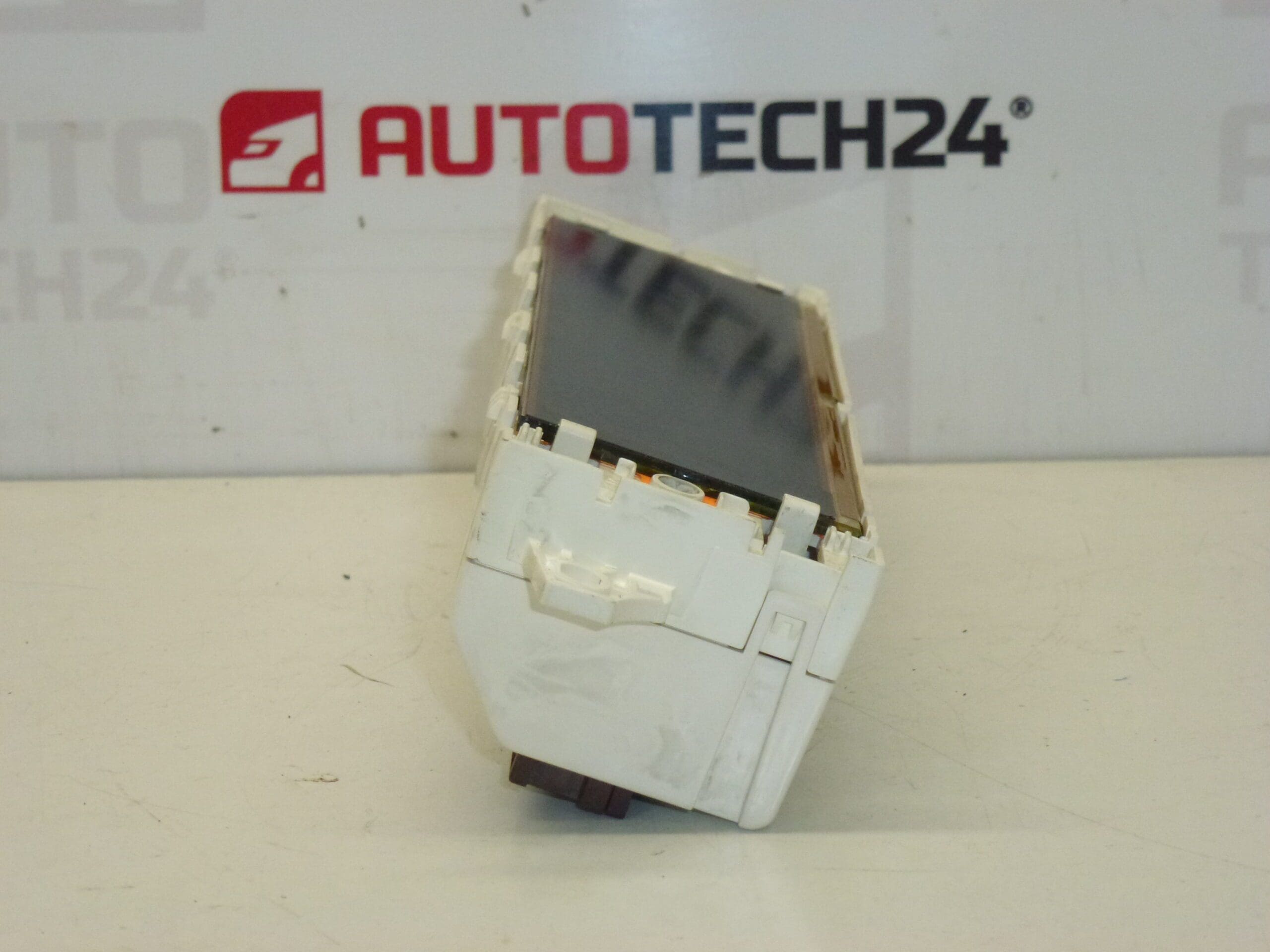 Radio and Computer Display Peugeot 307 9663230780 - Image 2