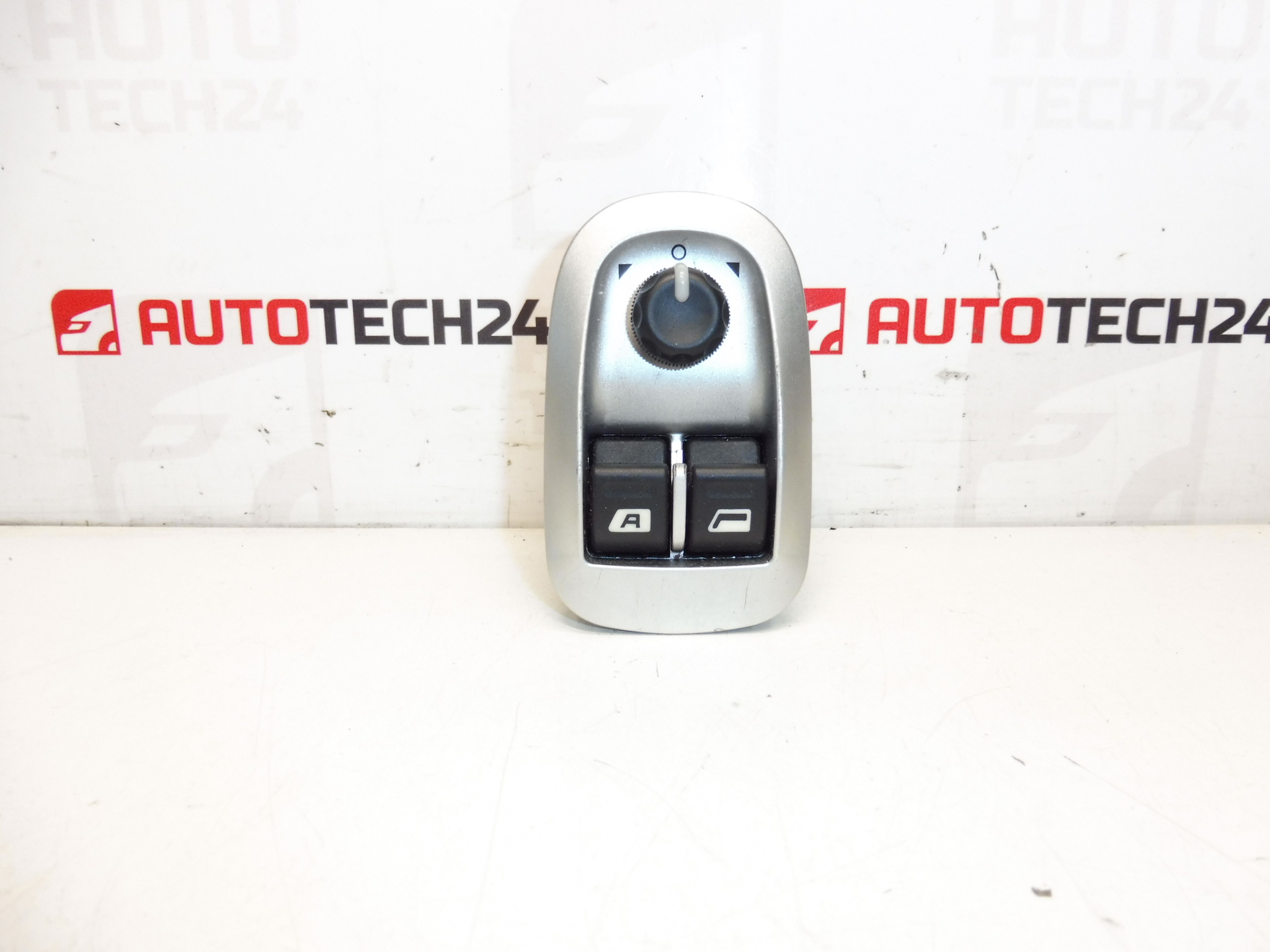 Peugeot 206+ window control 96316308XT 6490J0