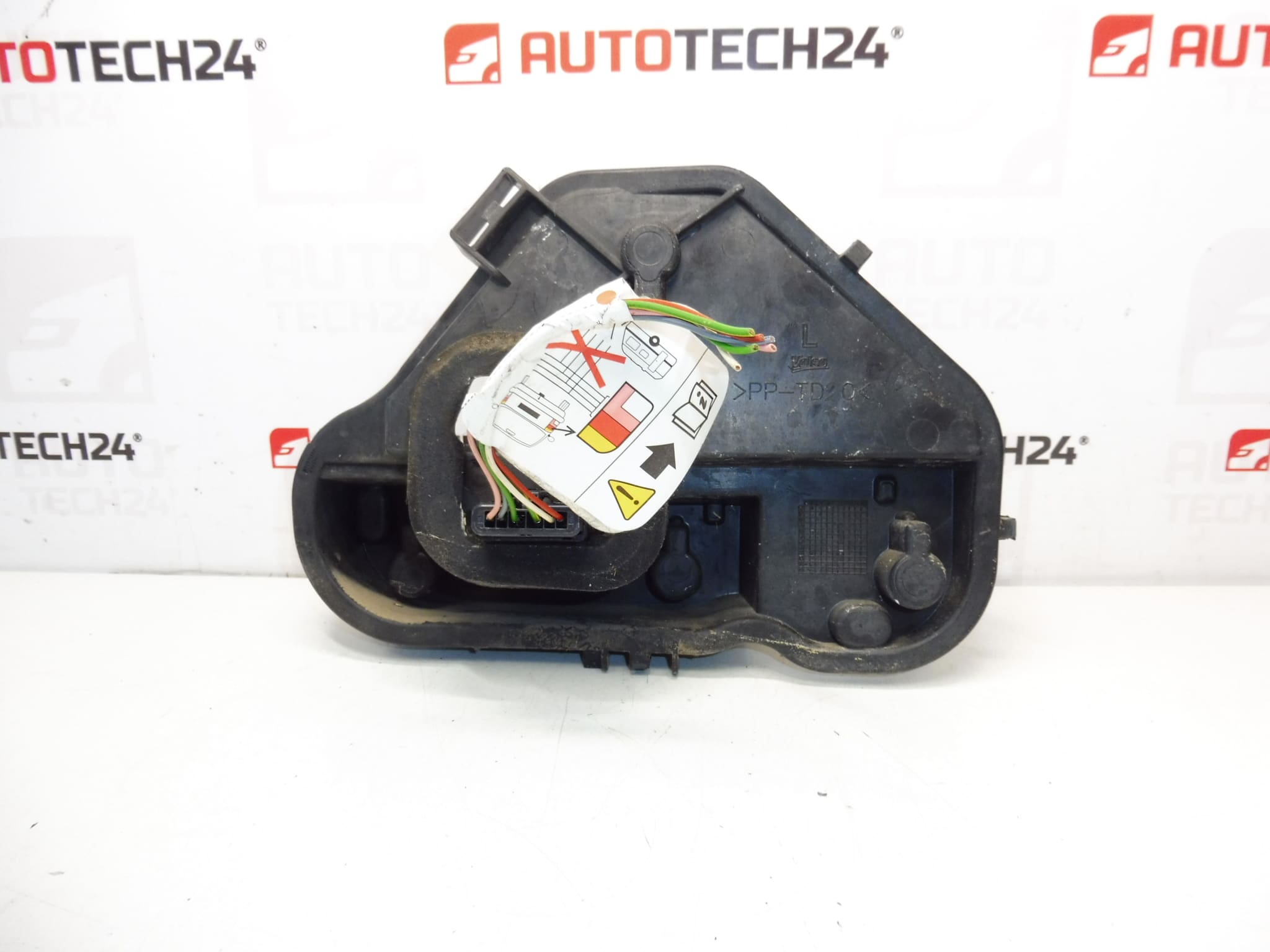Socket with Wiring for Rear Left Lamp Citroën C3 III 9812257580 - Image 2