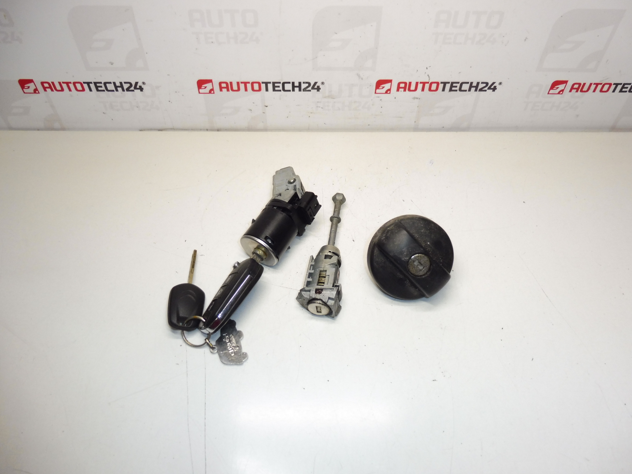 Set of locks, switch box 2 keys Citroën C3 III 9814453580 1608682880