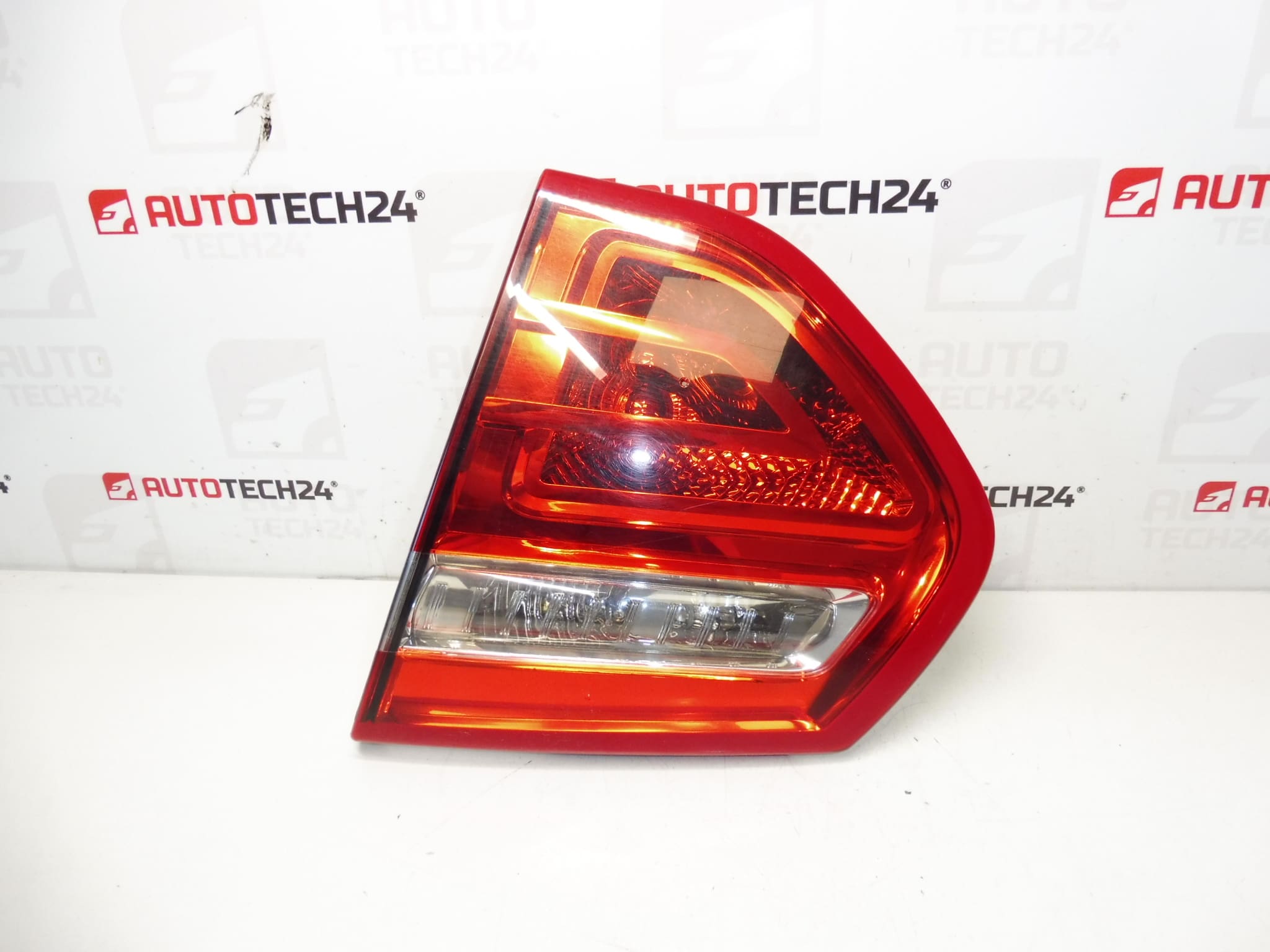 Rear right light lid Citroën C4 Picasso 9673164980 6351cc