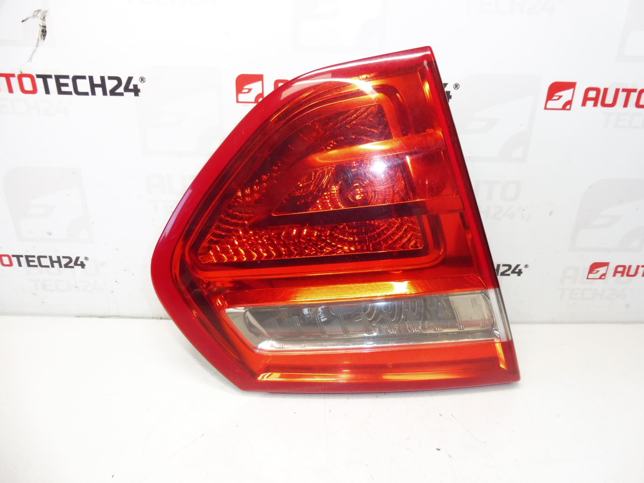 Rear left light lid Citroën C4 Picasso 9653547777 6350cc