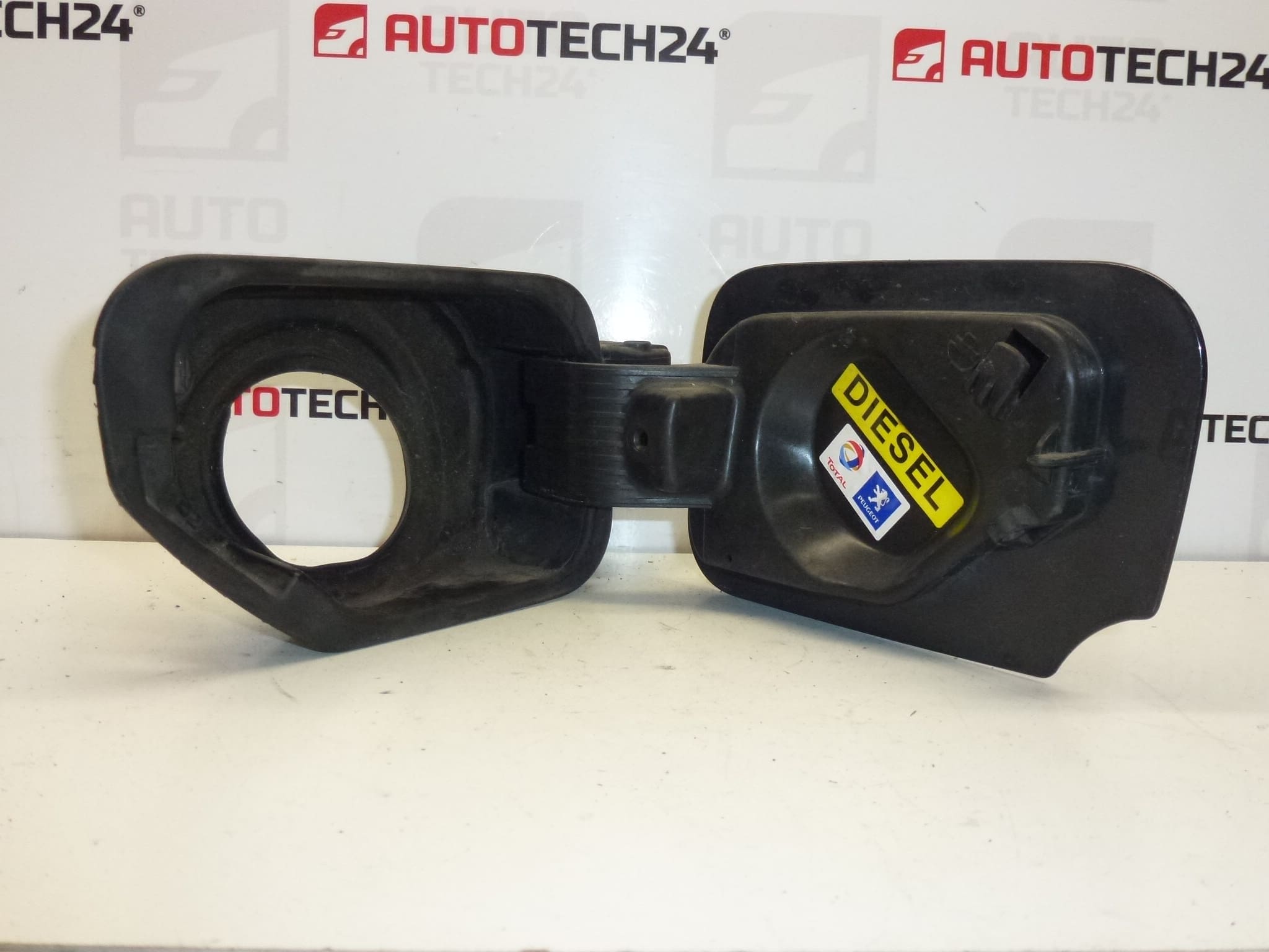 Fuel Tank Cover Cap Peugeot 407 1517A7 151877 EYPC - Image 2