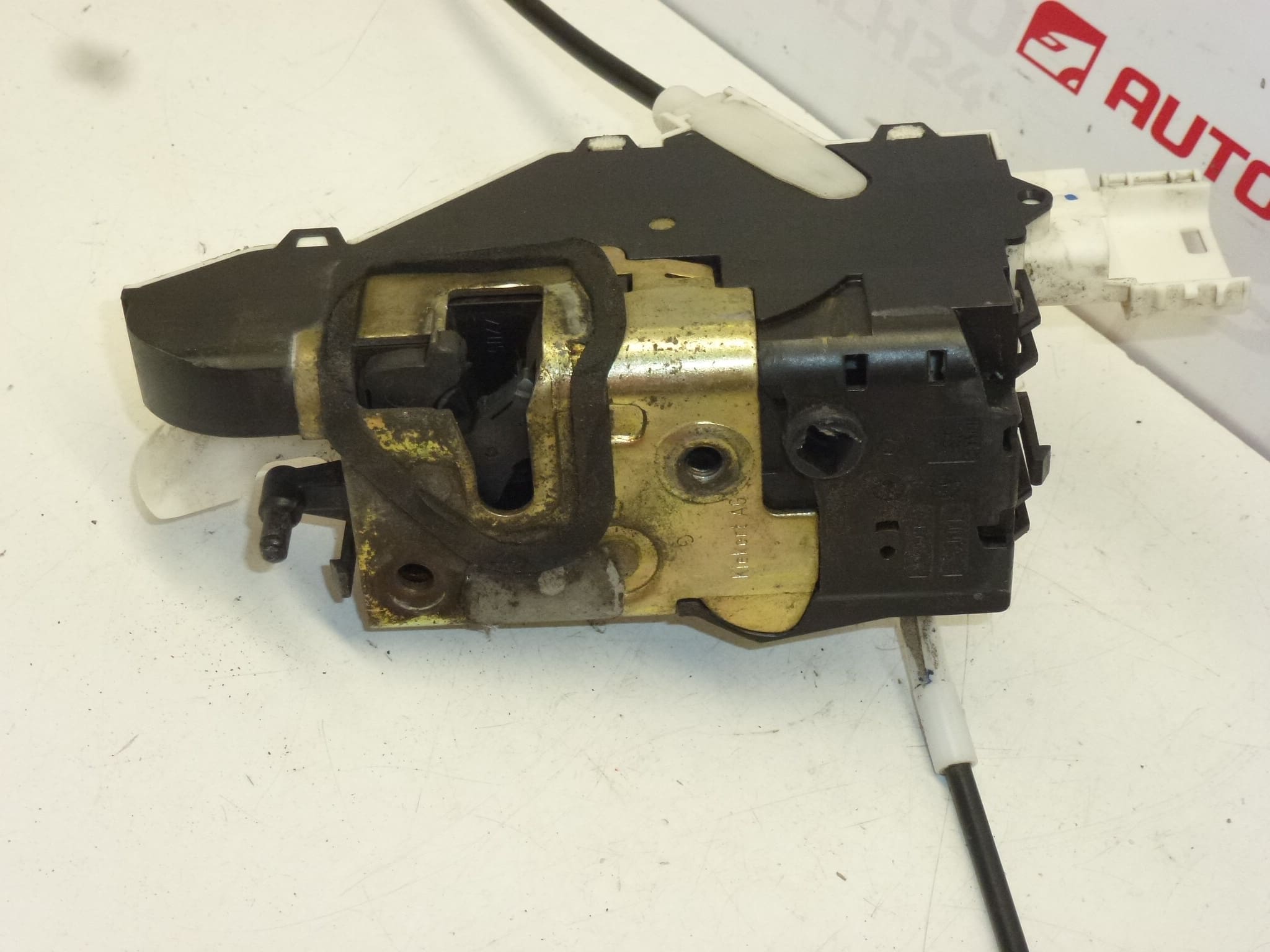 Left Front Door Lock for Peugeot 407 - Part No. 9659739880 / 9135AY - Image 2