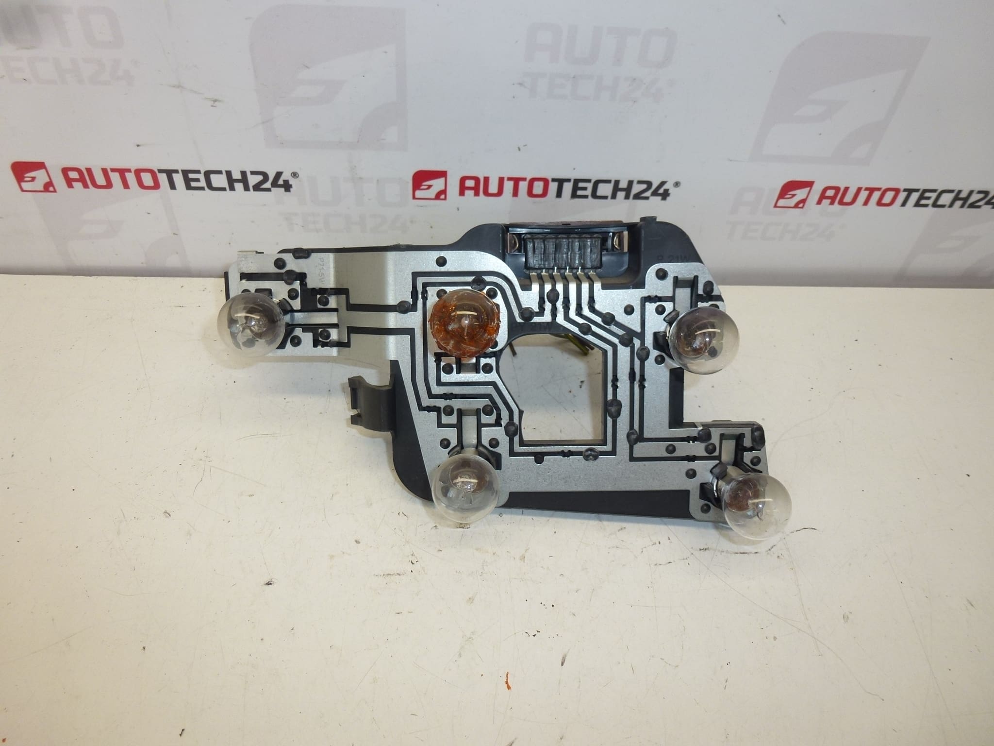 Citroën Xsara 6350P0 left rear lamp socket with wiring