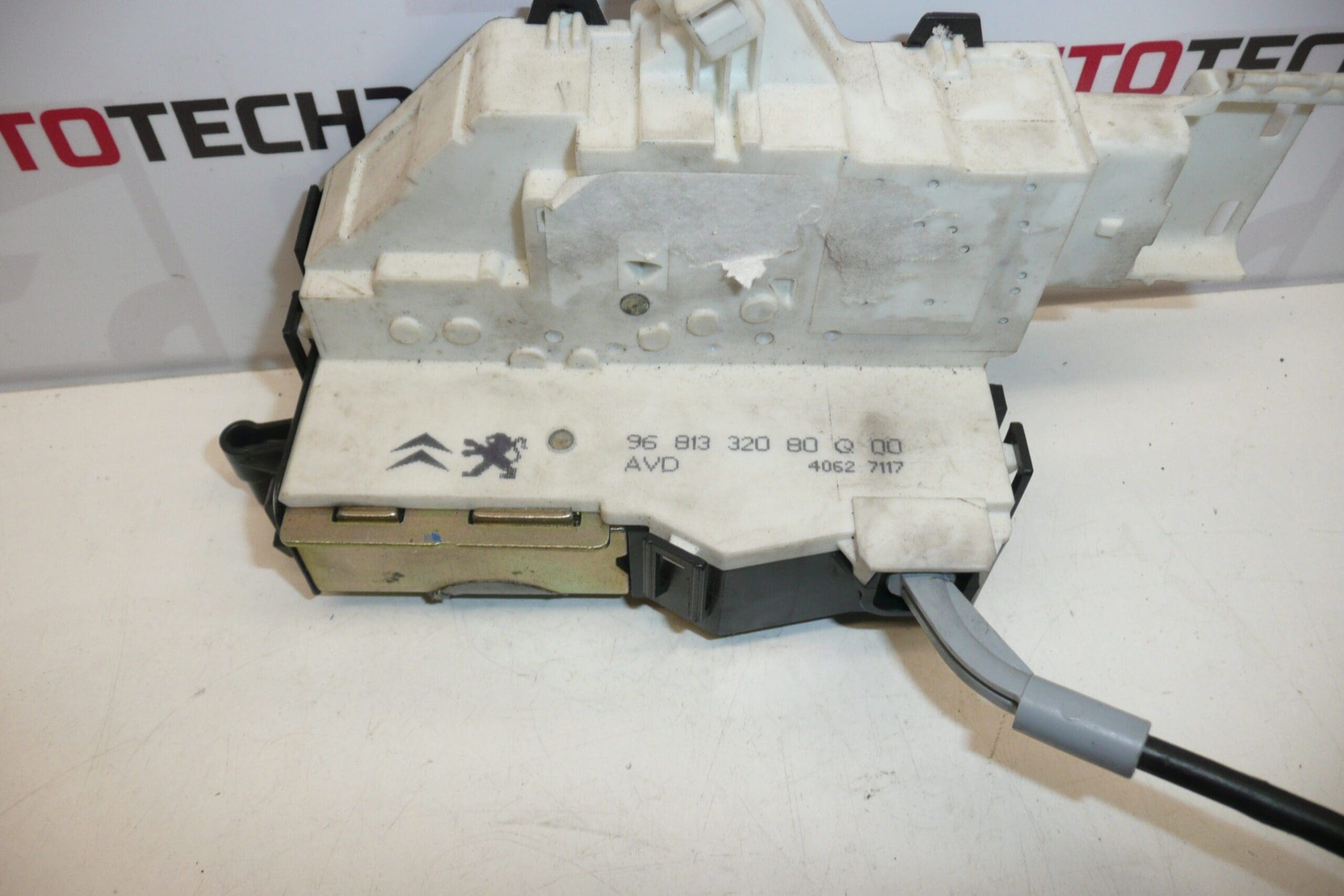 Right door lock for Citroën C4 (3-door) 9681332080 9136EV - Image 2