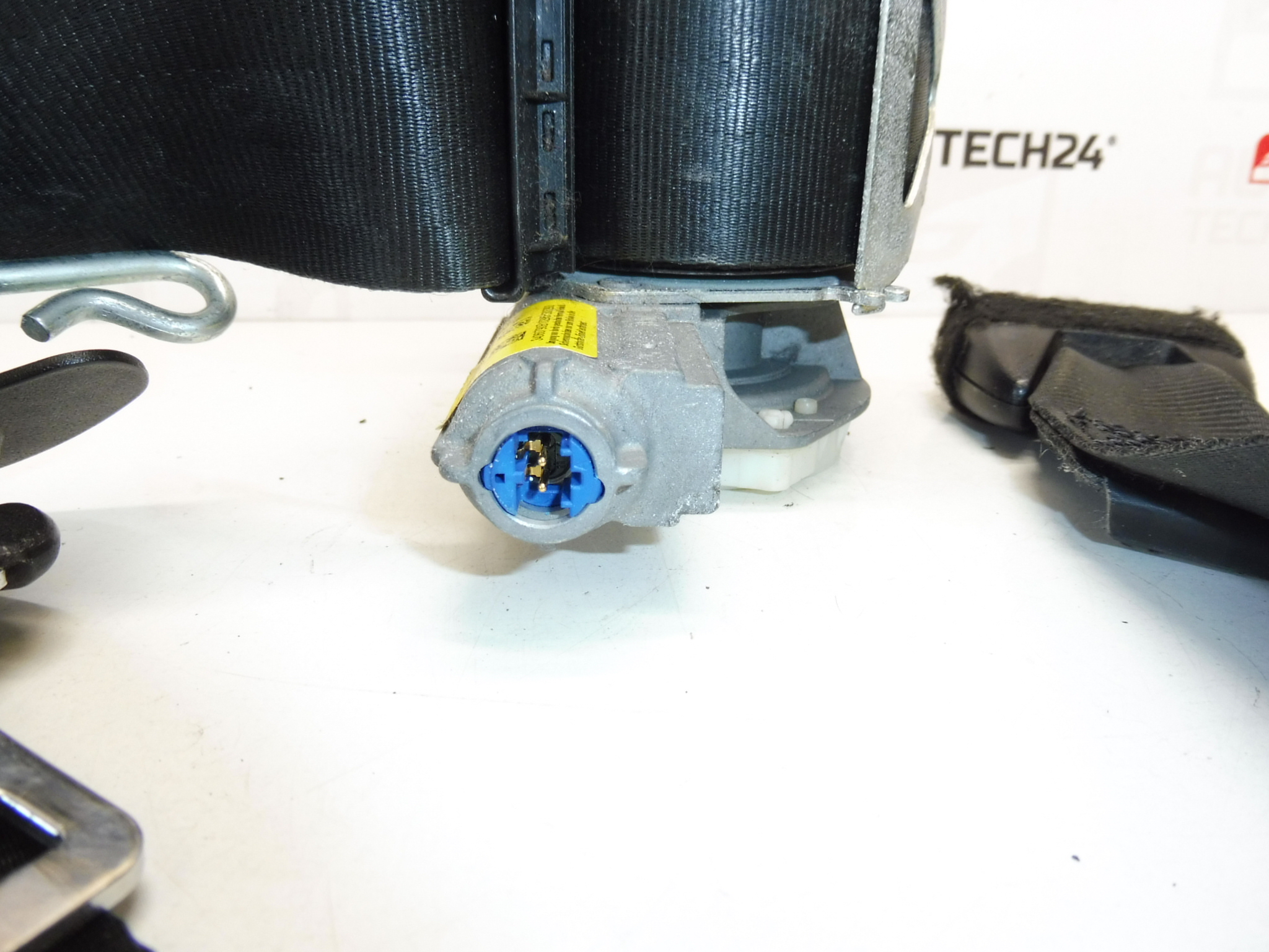 Right seat belt Peugeot 3008 5008 34068389F 8975HN