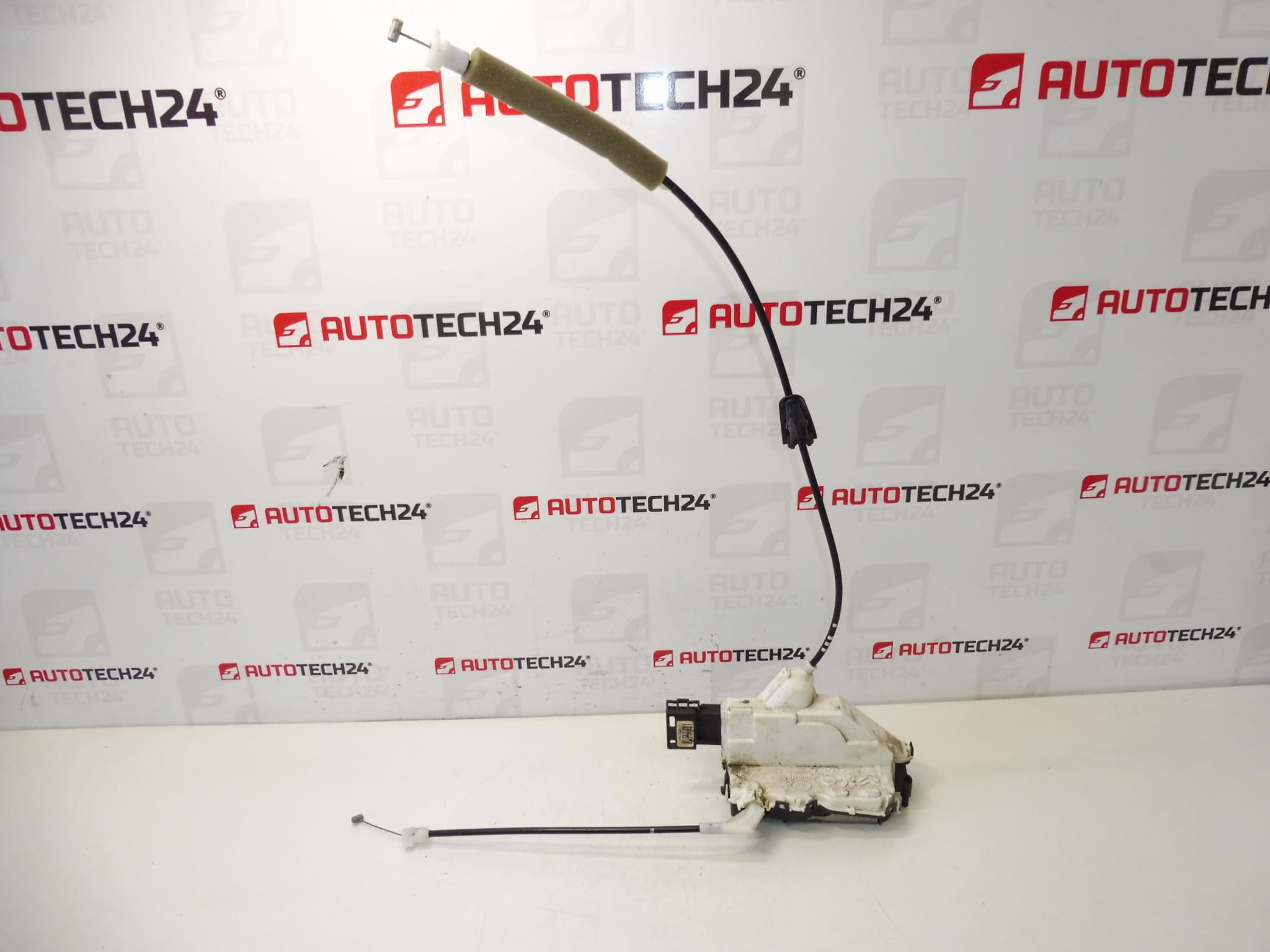 Peugeot's left rear door lock 308 006173 A04993