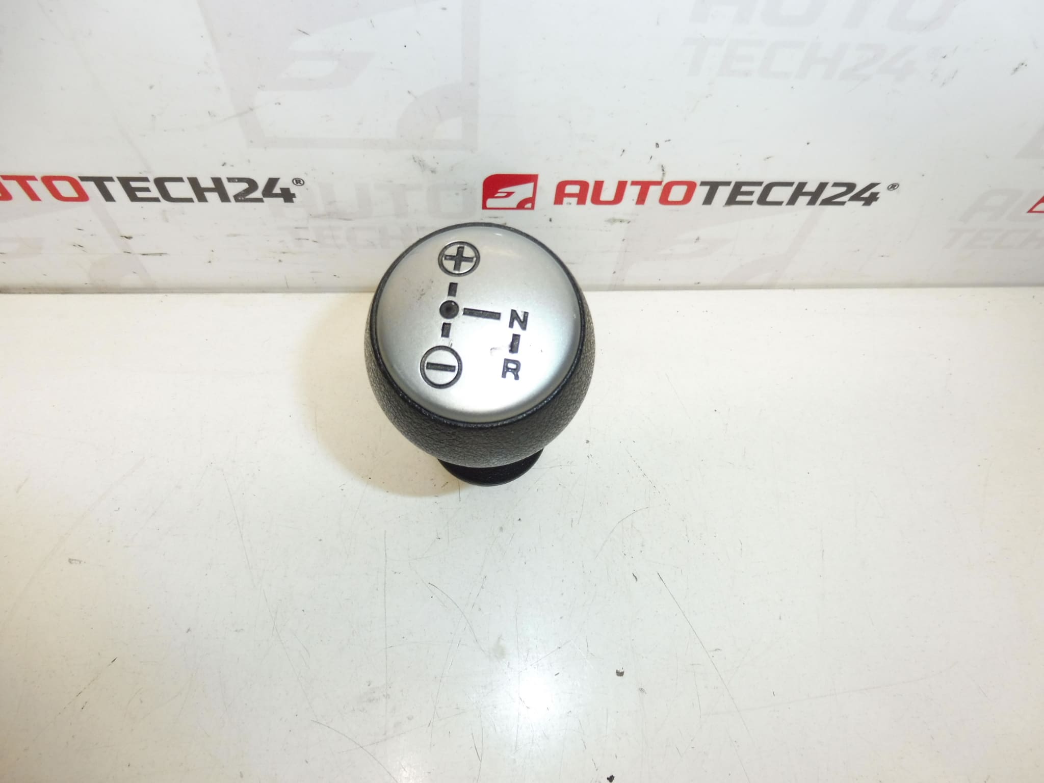 Used SensoDrive gearshift knob for Citroën/Peugeot, part number 2403Z2 - Image 2