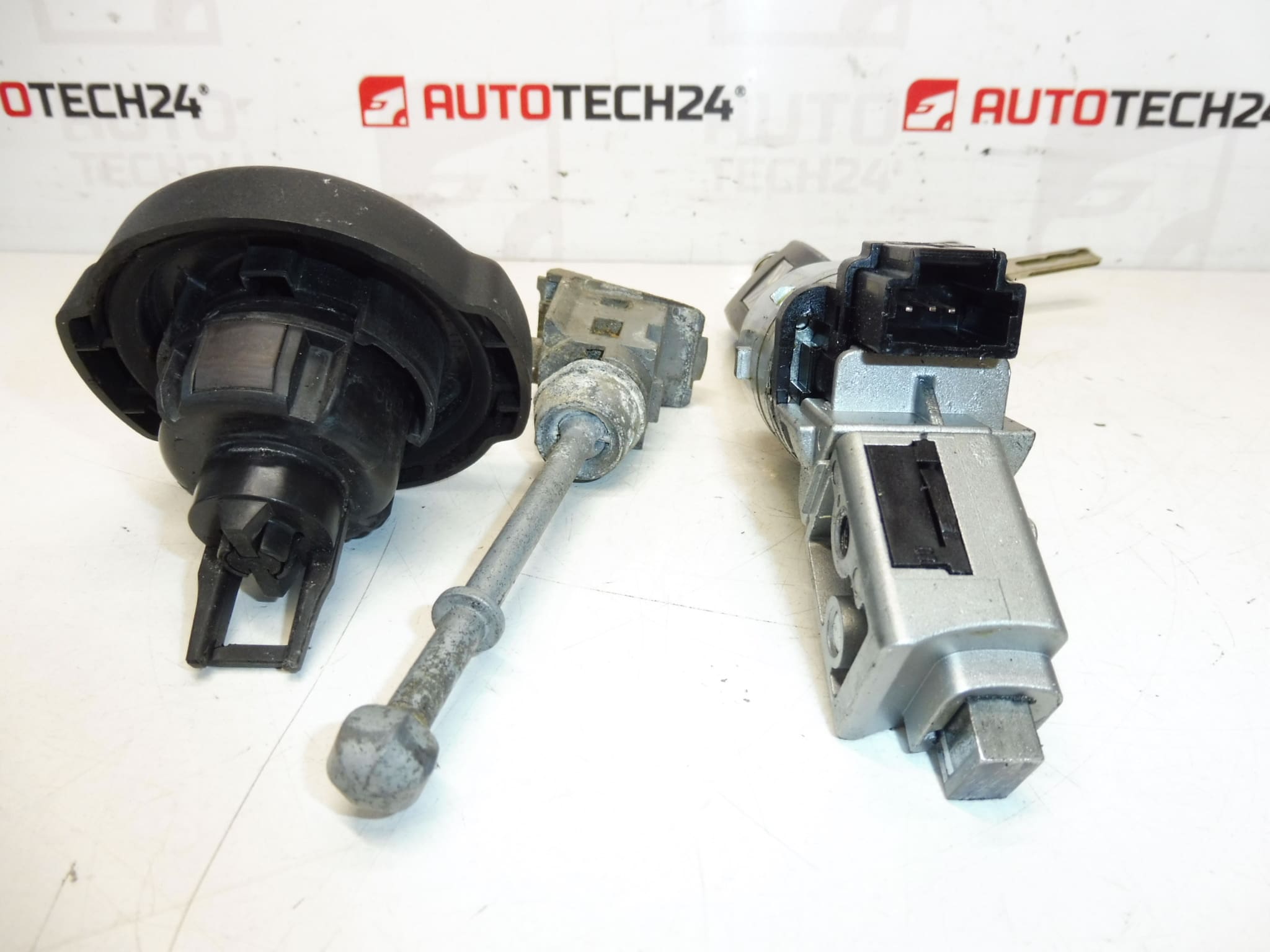 Used lock set with 2 keys for Citroën C5 X7 (4162NS / 4162KF) - Image 2