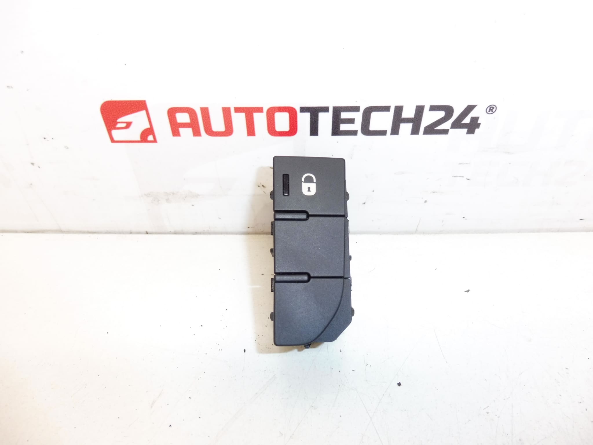 Central lock switch Citroën C5 X7 96637757D 649049