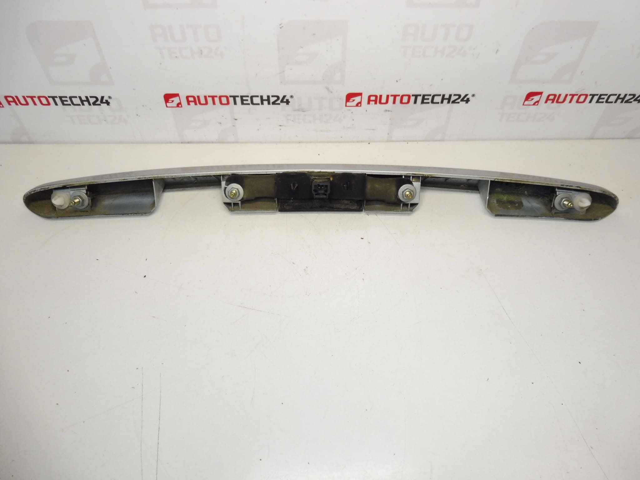 Citroën C3 Rear Tailgate Handle 8742P0 EZRC - Image 2